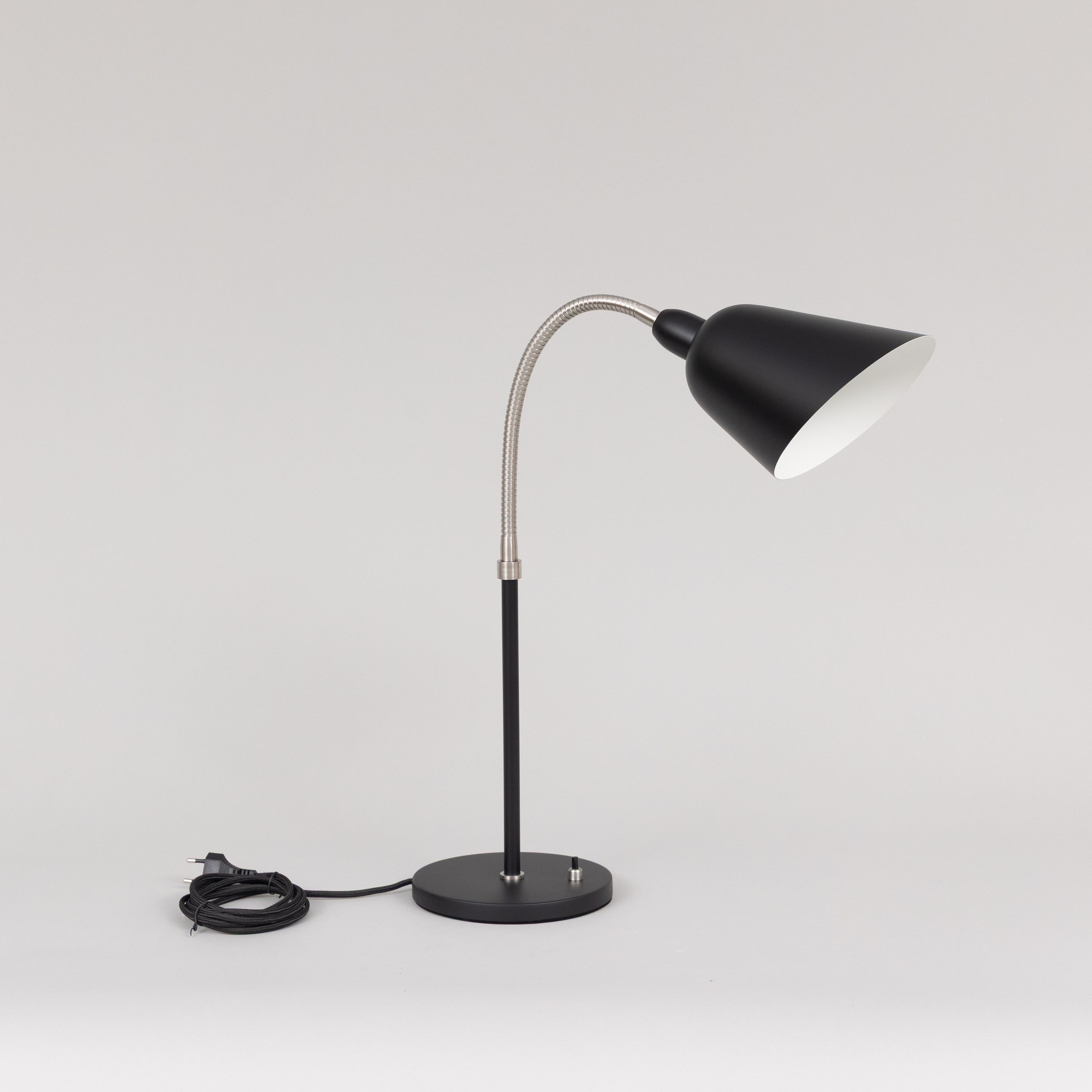 ARNE JACOBSEN. Bordslampa "Bellevue AJ8", formgiven 1929.