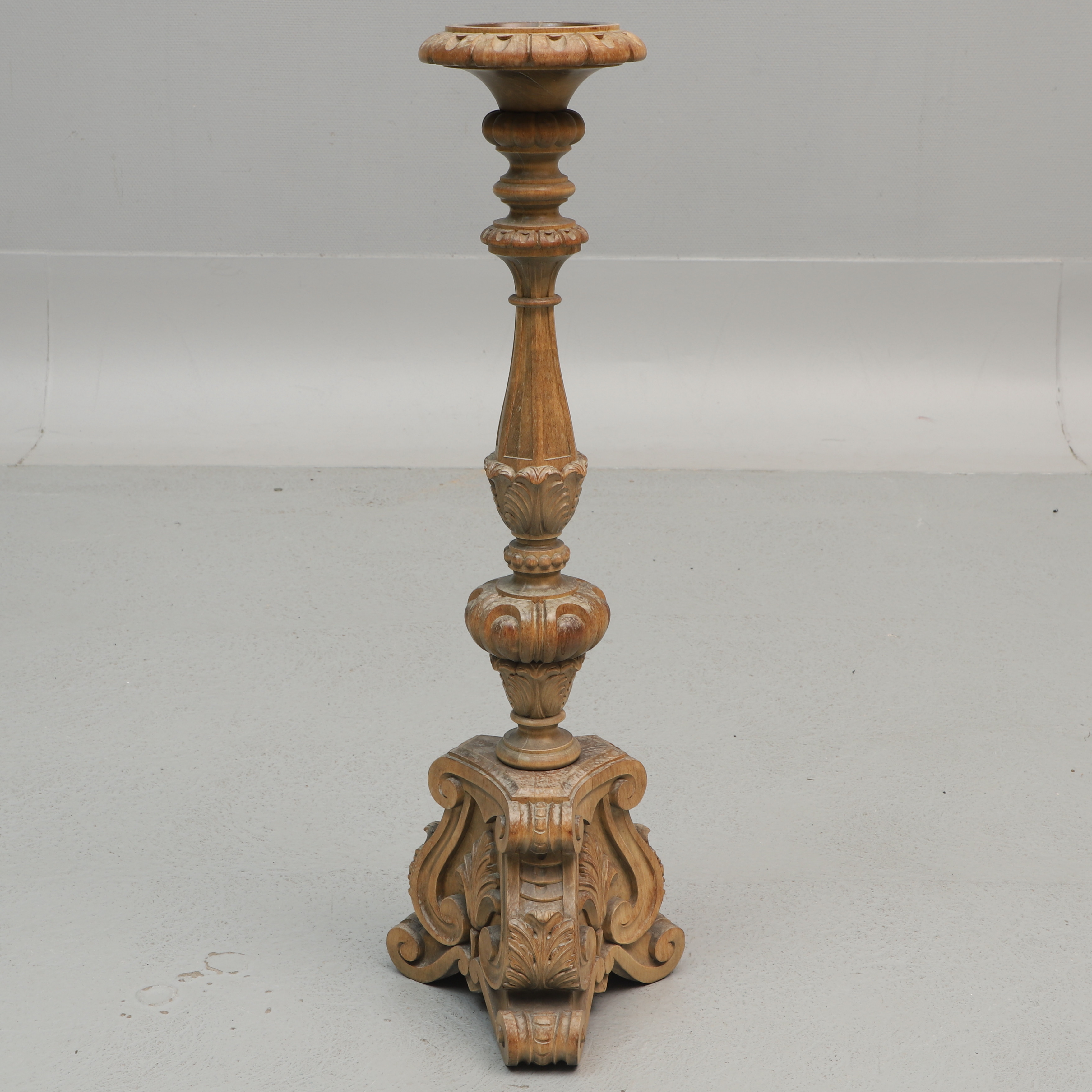PIEDESTAL, trä, handgjord, 1900-talets första kvartal.