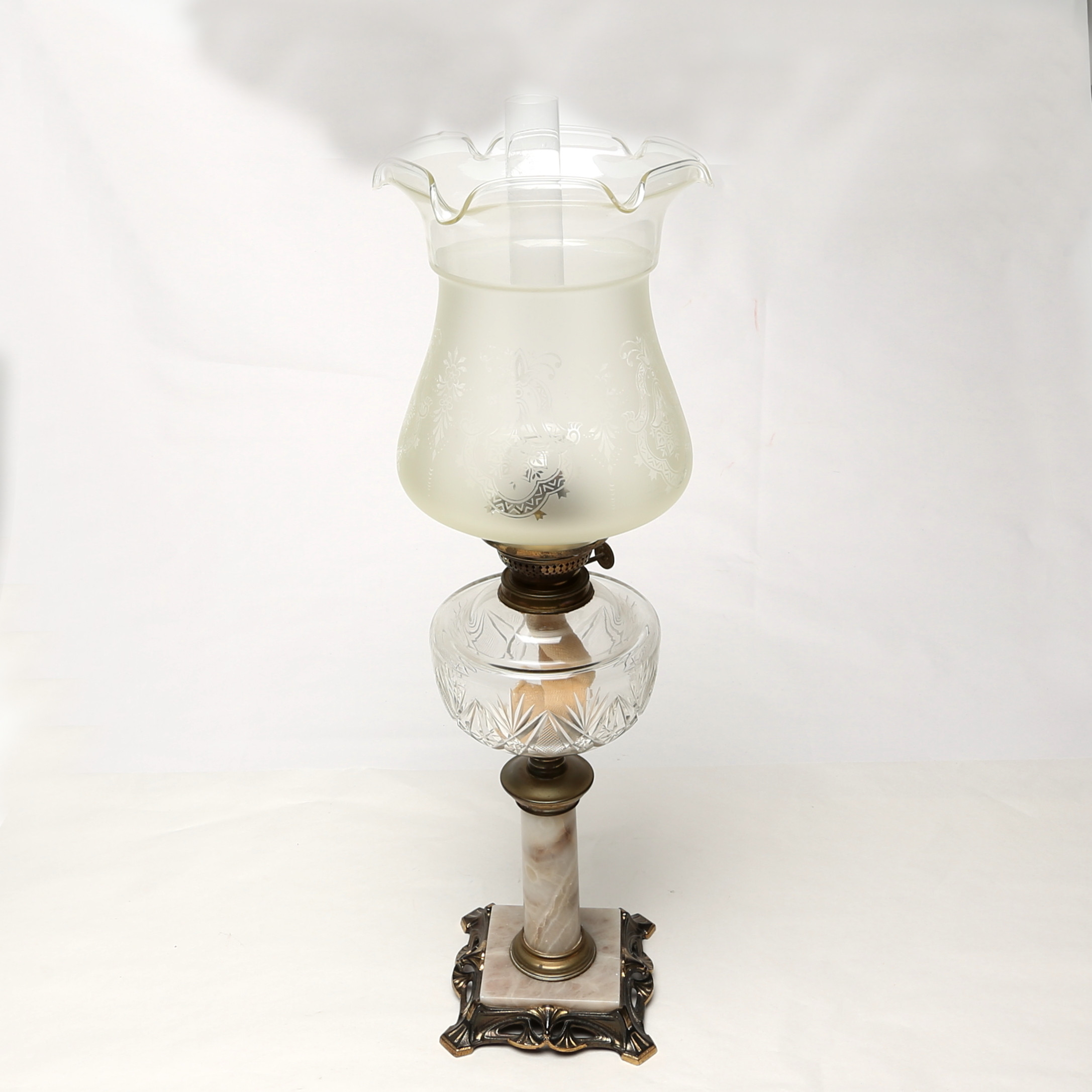BORDSFOTOGENLAMPA, glas/sten/metall, sekelskiftet 1900.
