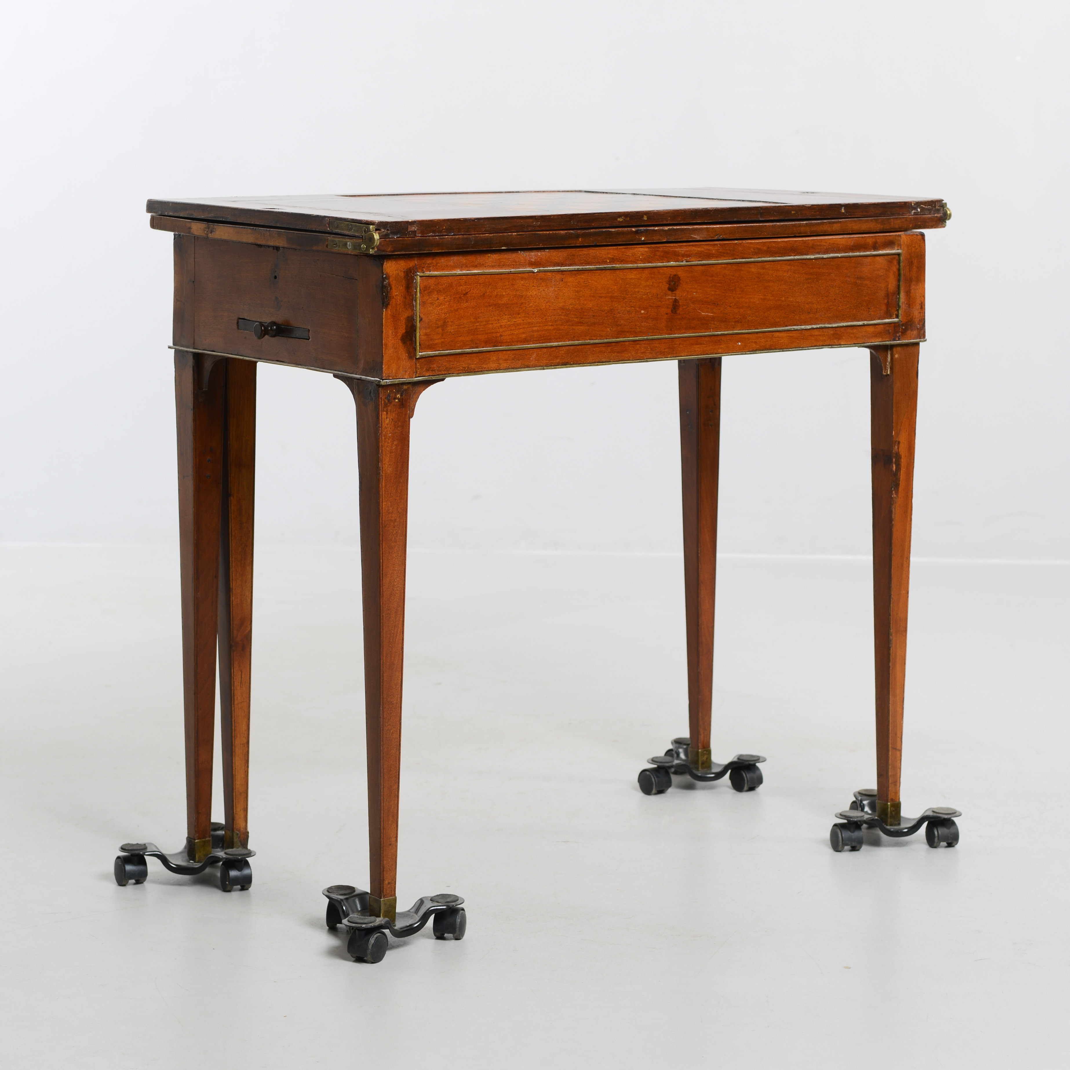 SPELBORD, 18/1900-tal, gustaviansk stil.