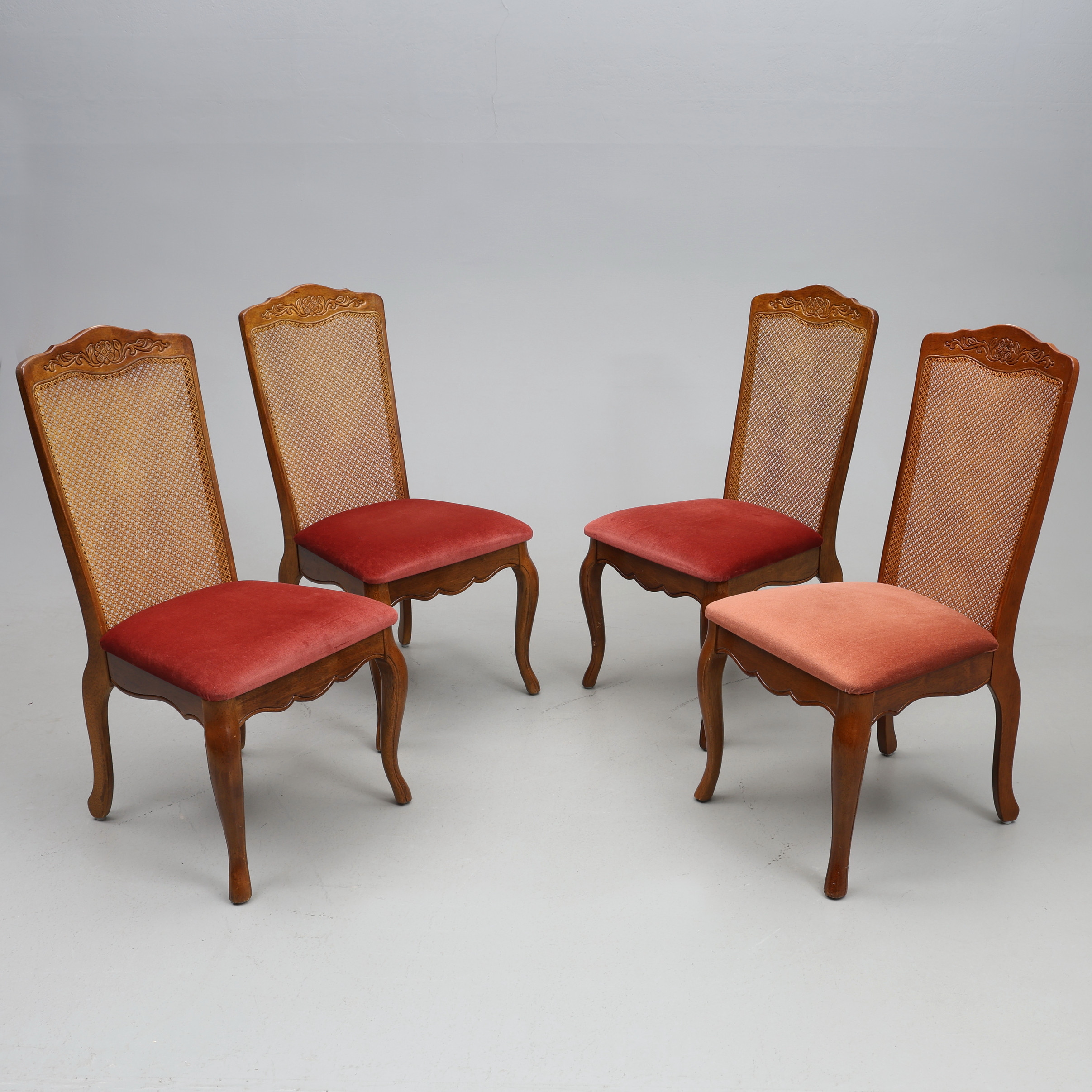 STOLAR. 4 st, trä, rotting, klädd sits, 1900-tal.