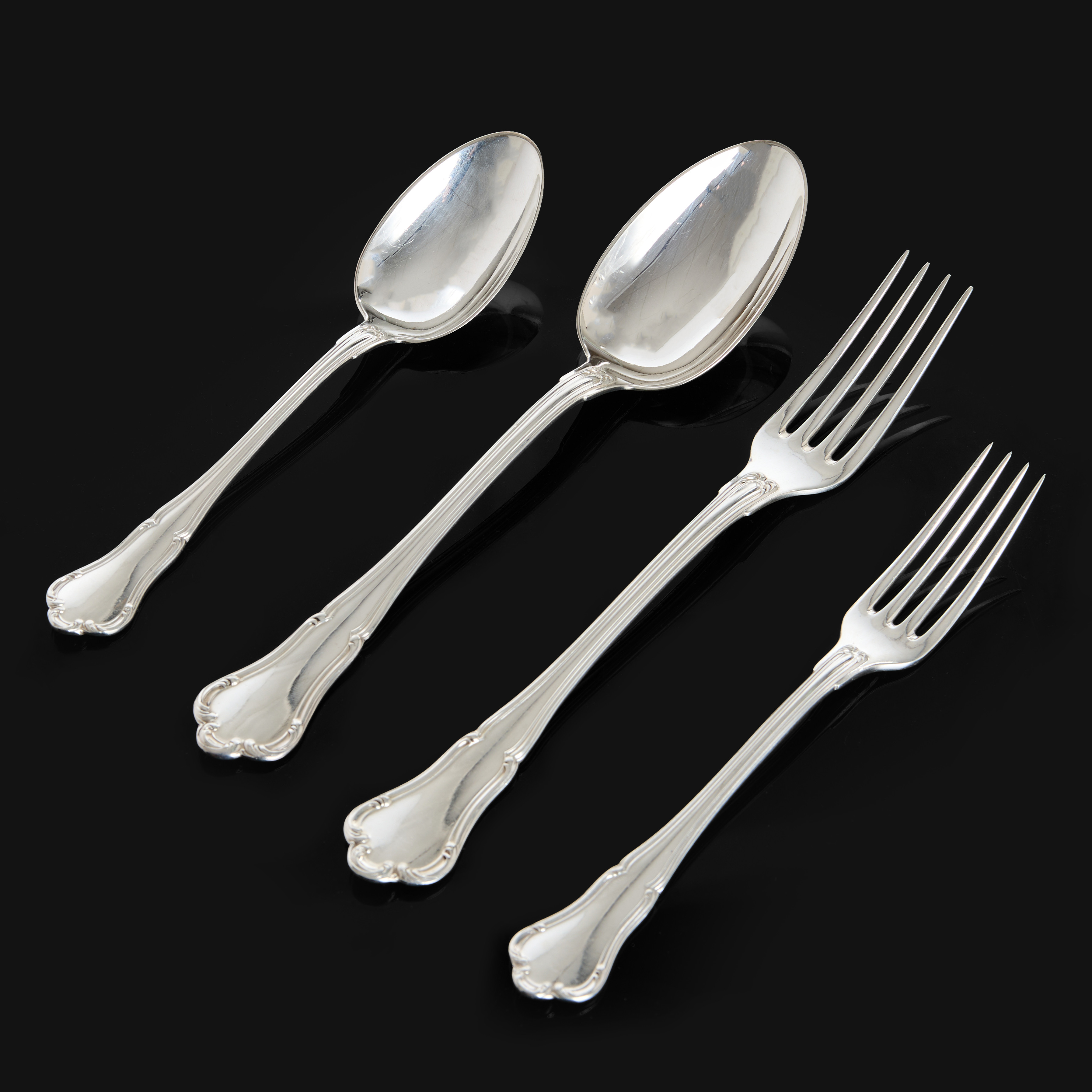 GAFFLAR & SKEDAR, 51 delar, silver, två olika tillverkare, b la Svenska Guldsmedsbolaget H Jönsso 1952, Eskilstuna.
