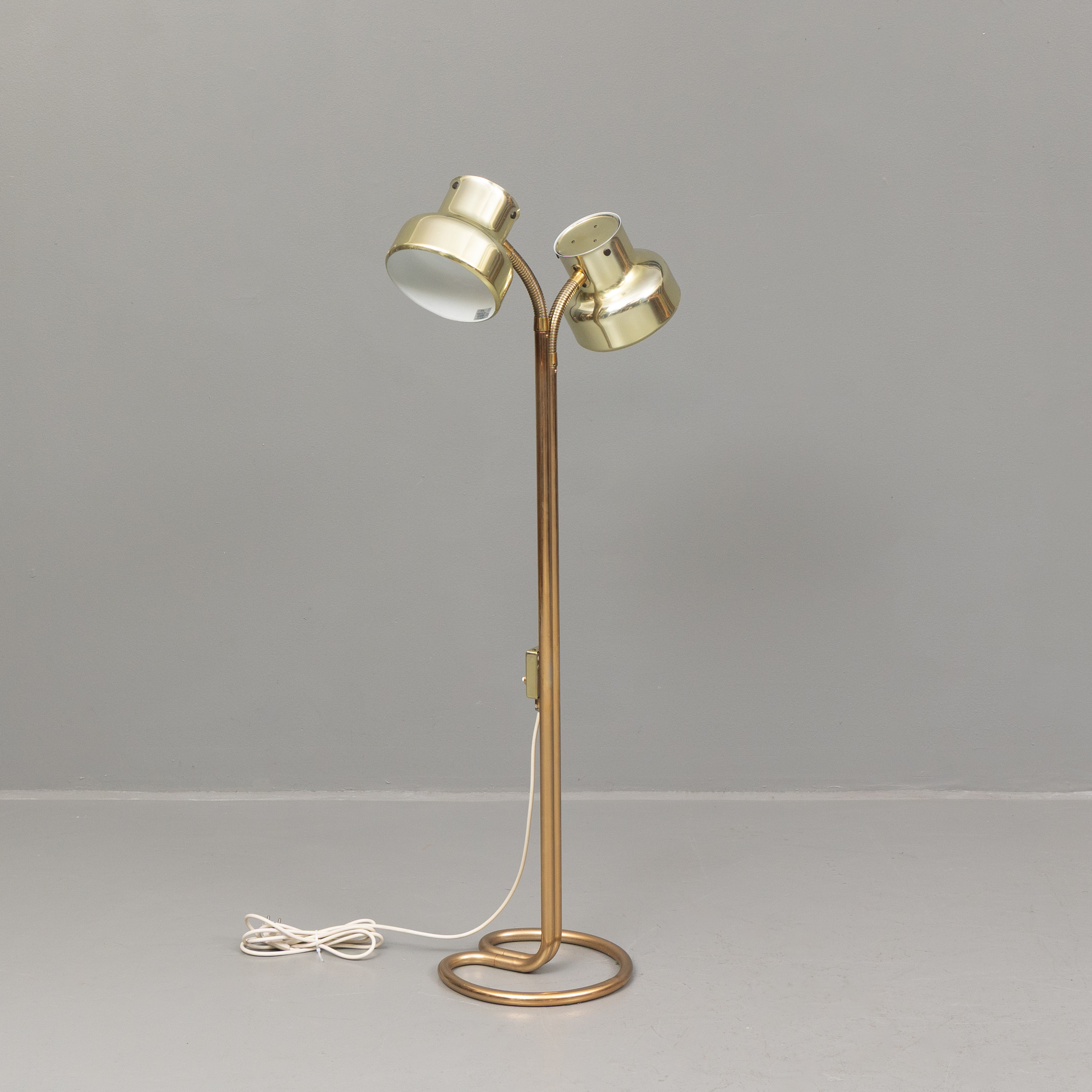 ANDERS PEHRSON. golvlampa, gulmetall/mässing, "Bumling", Ateljé Lyktan.