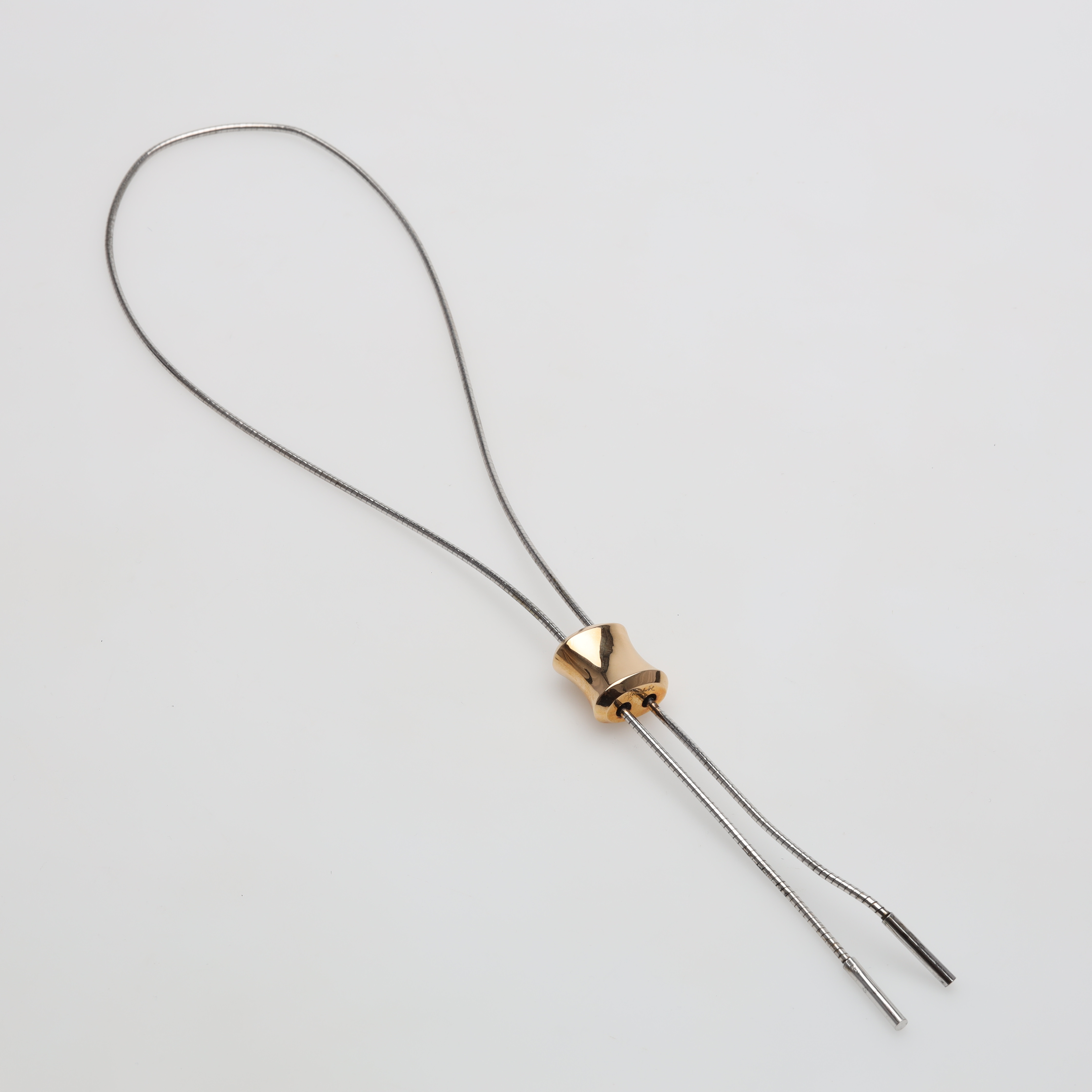 MICHAEL BERNADOTTE. HALSSMYCKE "Sensus" 18K guld med platinarodierad länk bruttovikt ca 38,8 gram.
