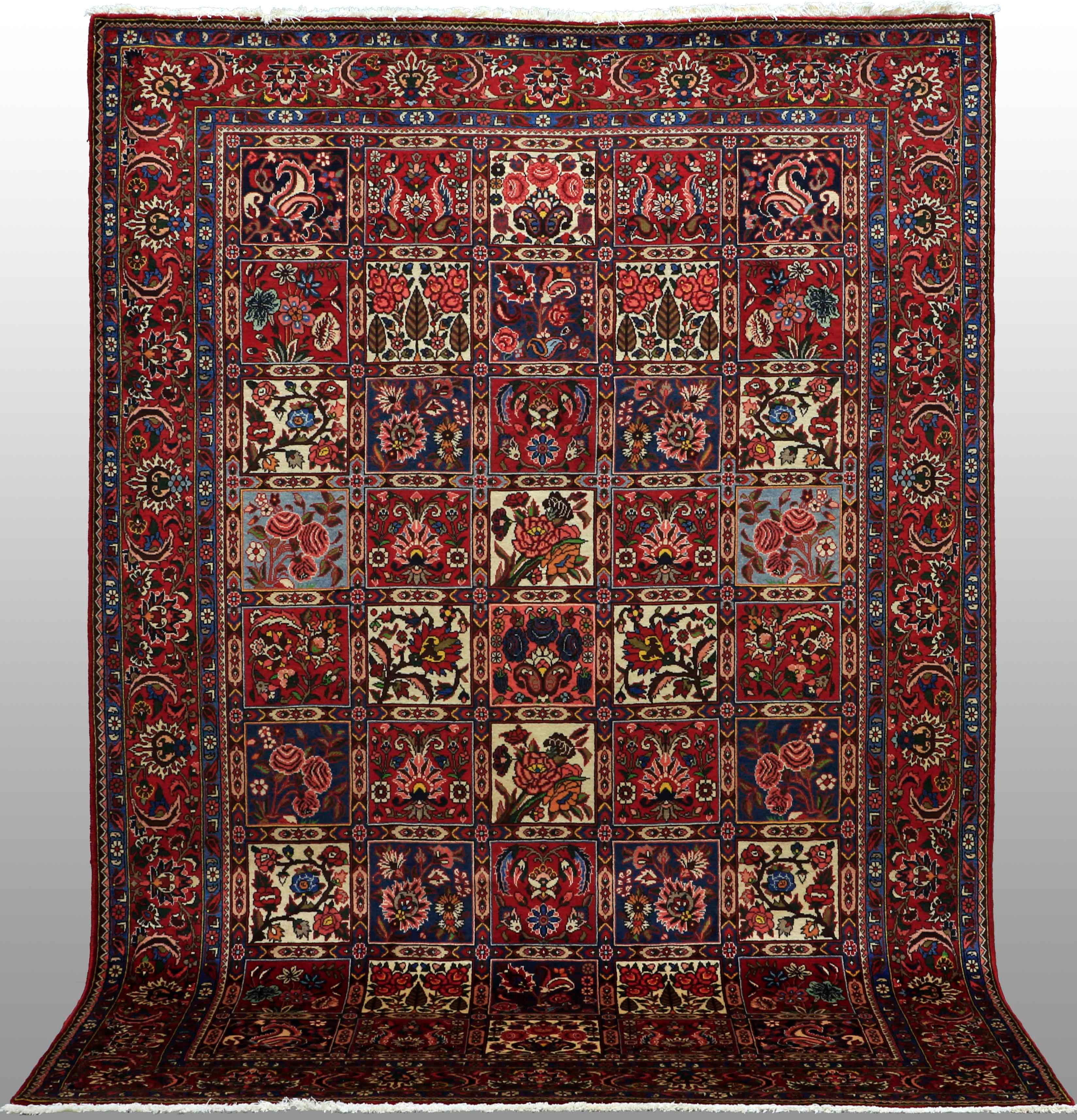 MATTA. Baktiari fine, trädgårdsmönstrad, 310 x 215 cm.