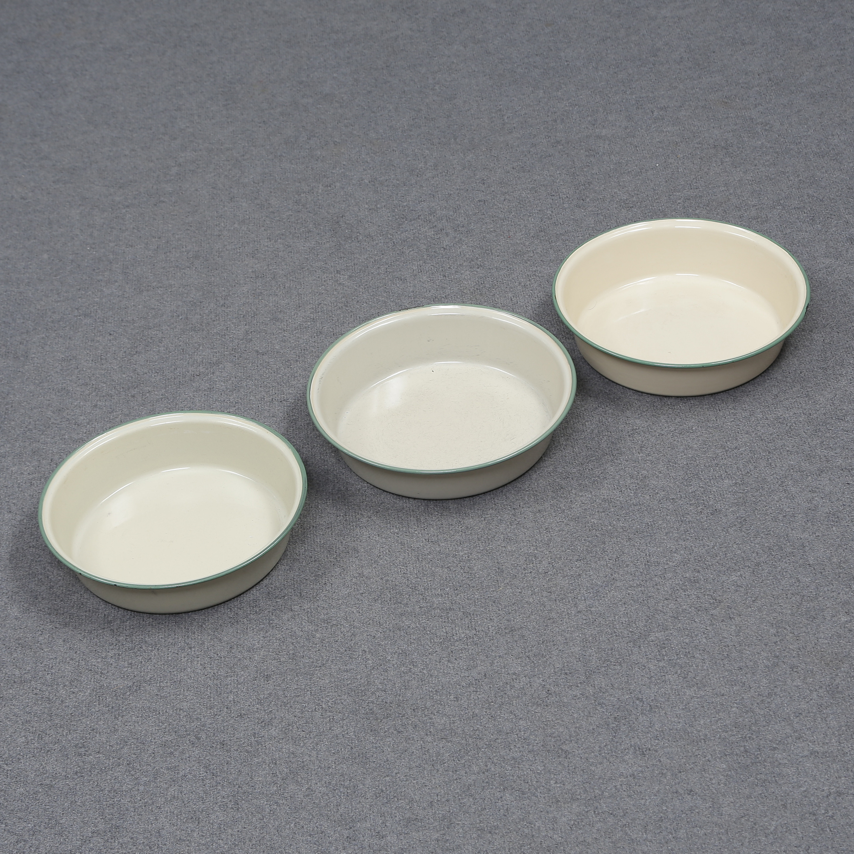 3 TVÄTTFAT, EMALJERADE, KOCKUMS (30cm-3liter, 32cm-4 liter, 32cm-4 liter) 1900-TAL.