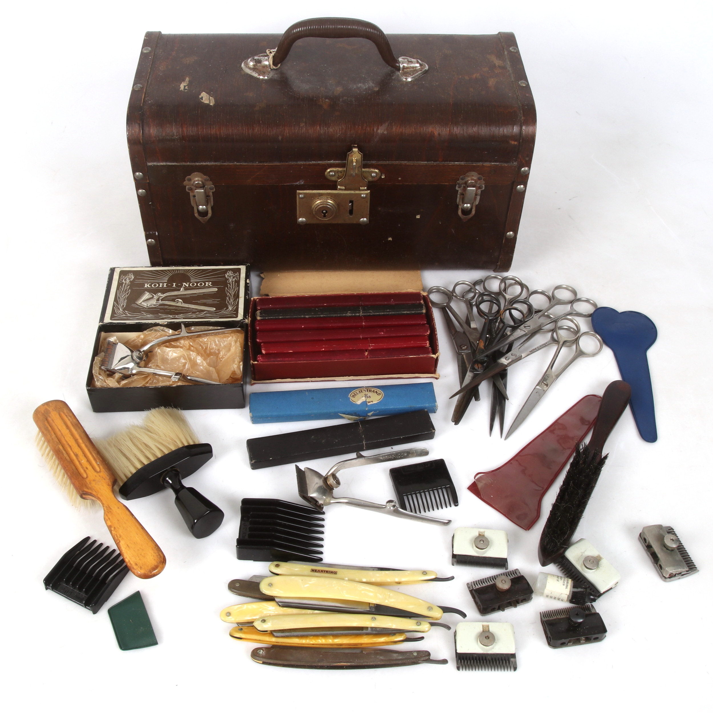 RAKKNIVAR, SAXAR mm, i träväska, bl.a. Eskilstuna, Biedermeier , H Eicker & Söhne. Heartring. 1900-tal.