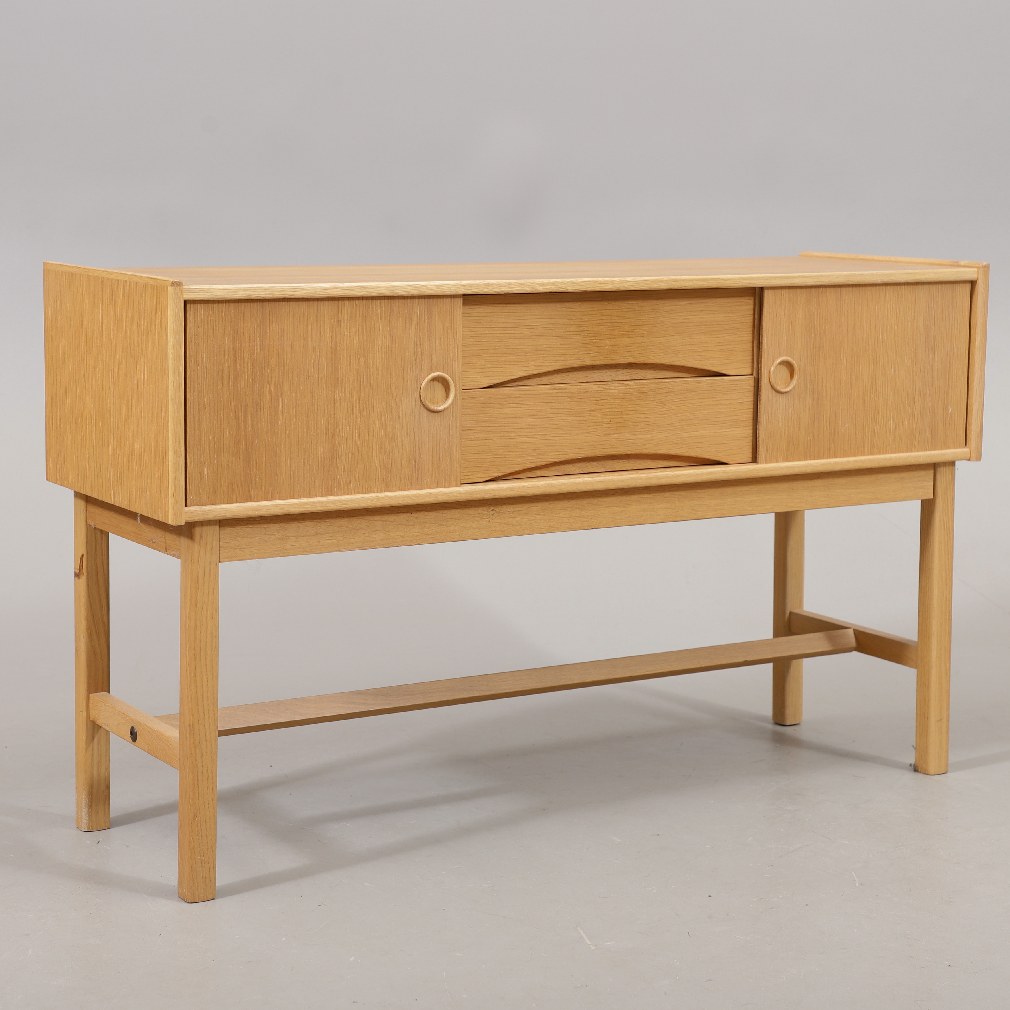 ERIK WÖRTZ. Hallmöbel, ek, för Ikea, 1960-tal.