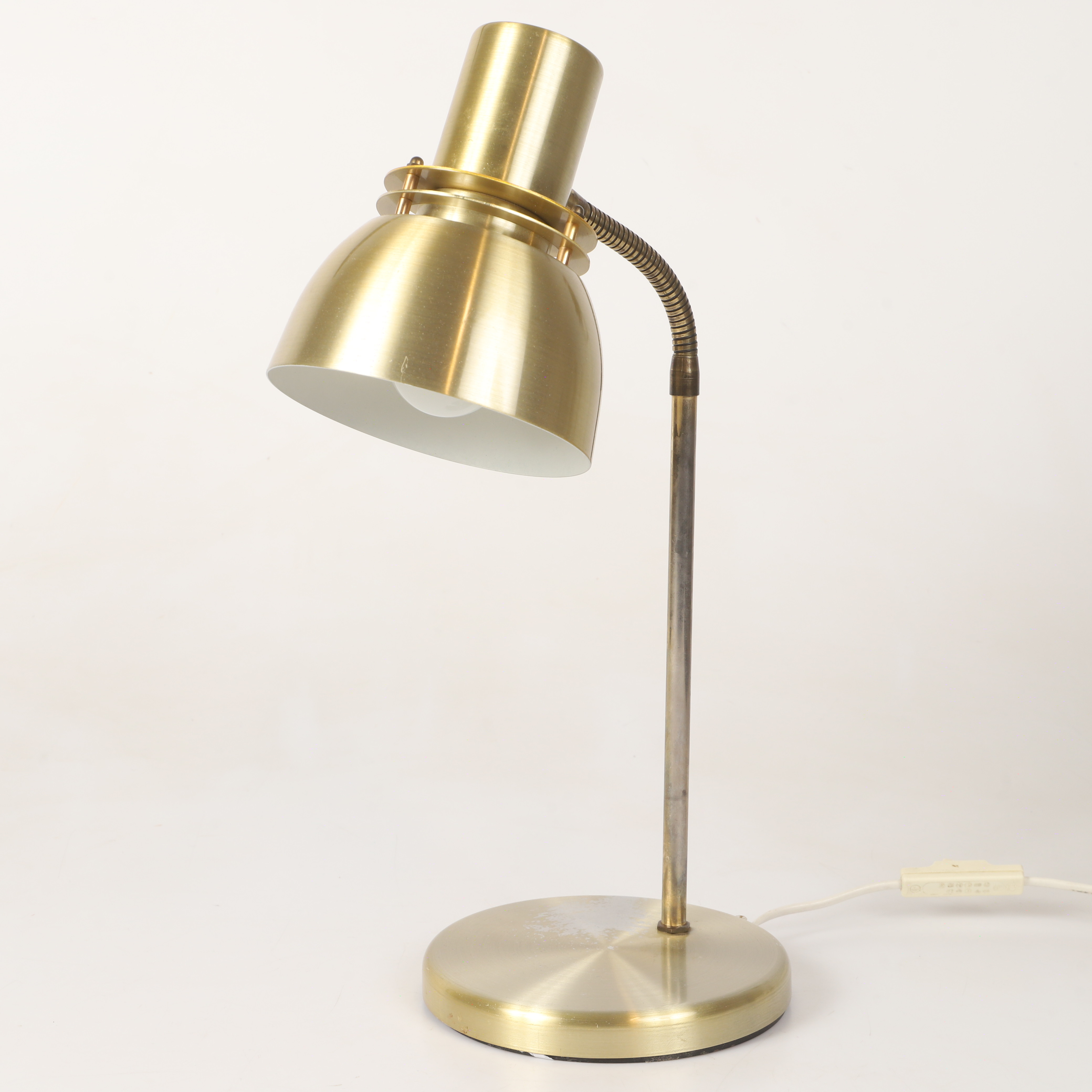 SKRIVBORDSLAMPA, mässing, 1970-tal.