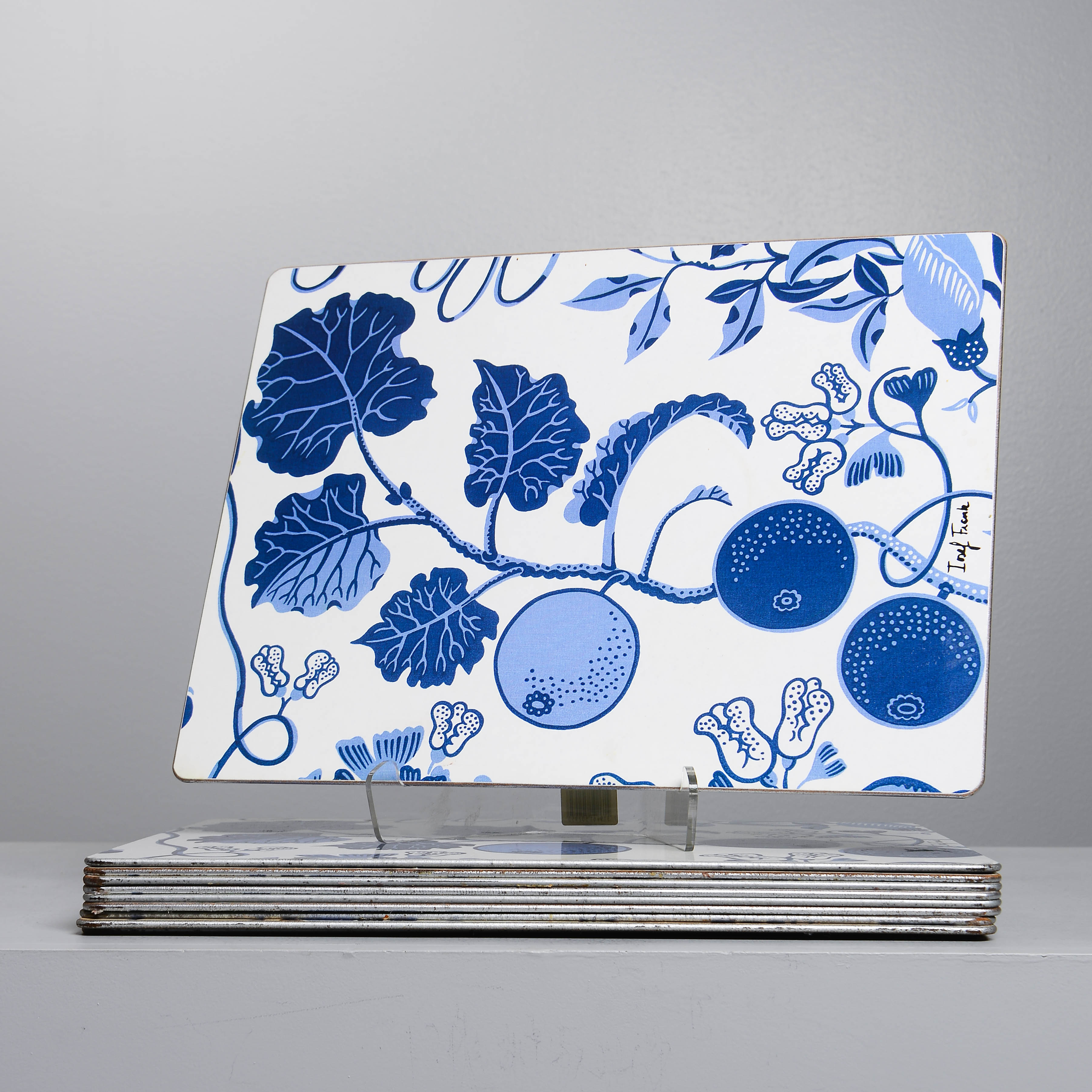 JOSEF FRANK. Bordstabletter, "La Plata", Firma Svenskt Tenn.