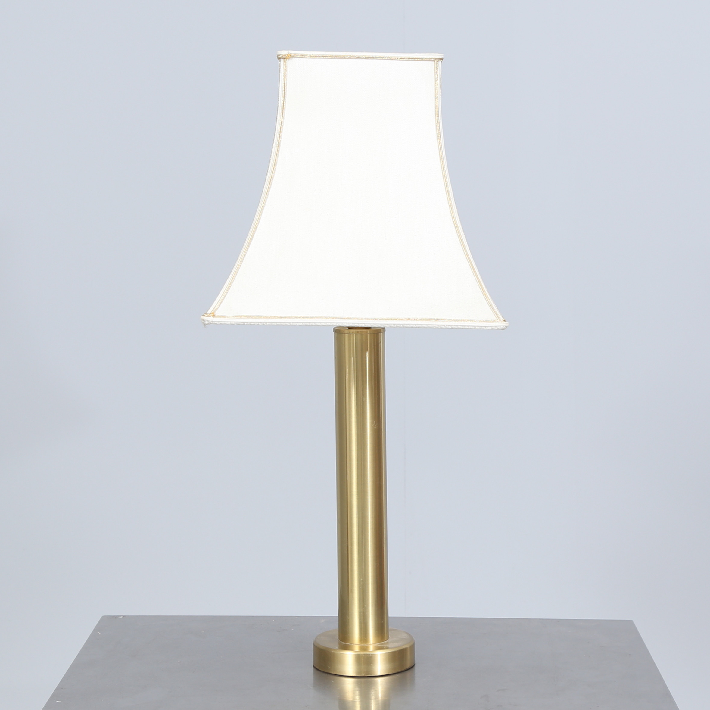 BORDSLAMPA, mässing, 1900-talets andra hälft.