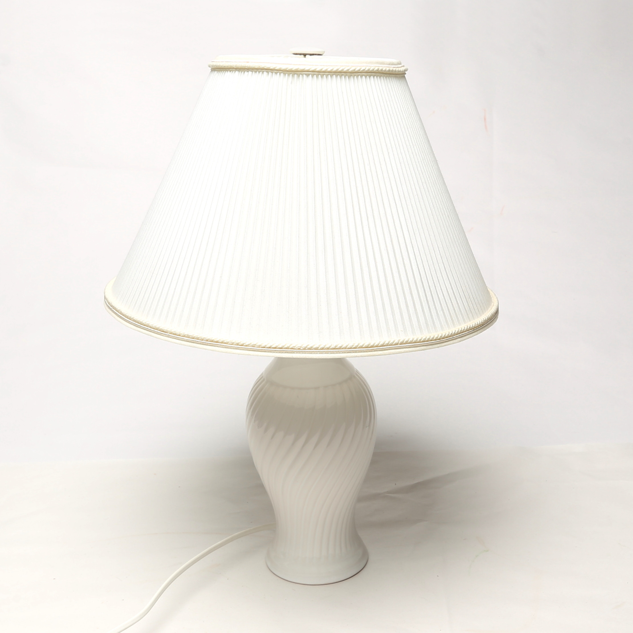 BORDSLAMPA, porslin.
