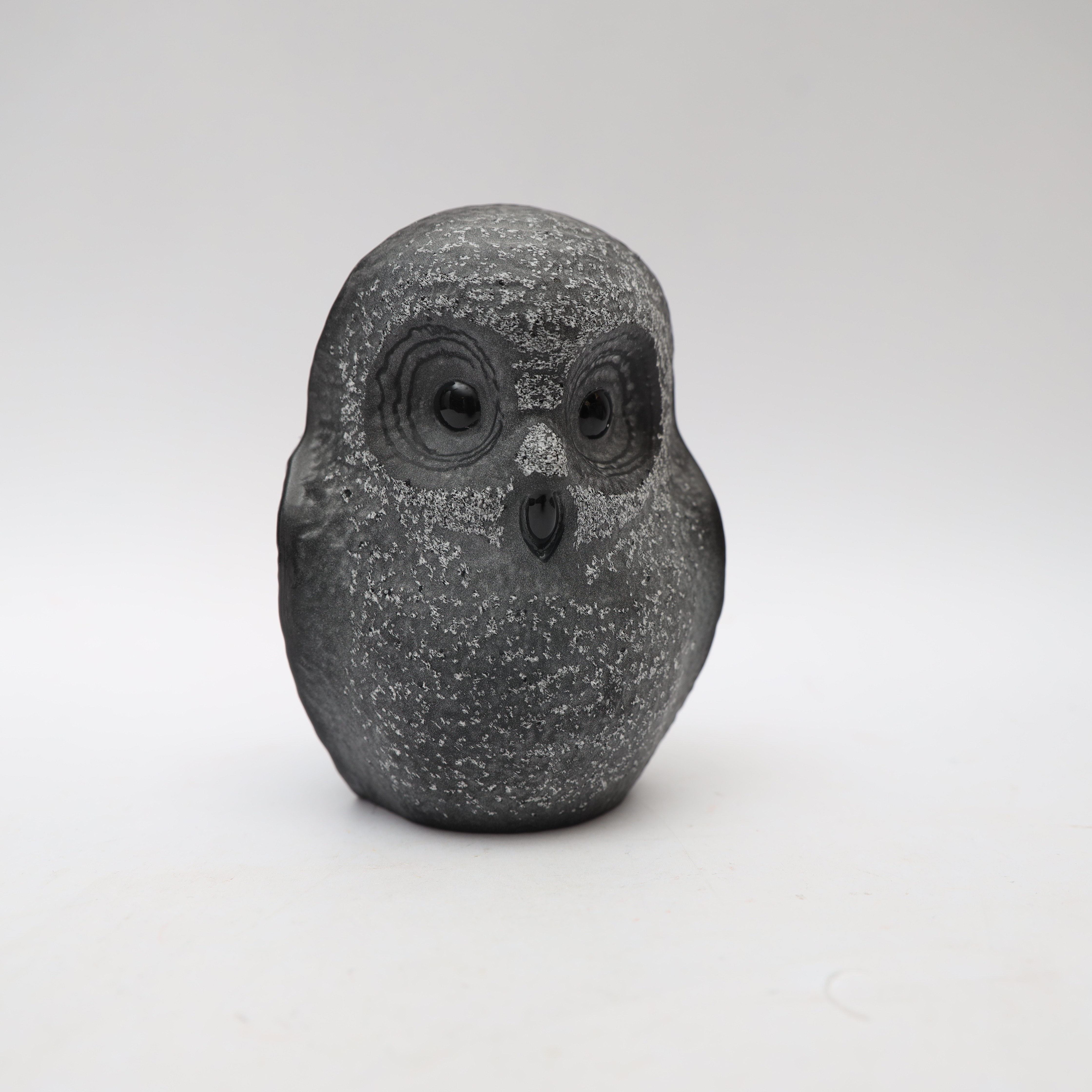 MATS JONASSON. Skulptur, föreställande Uggla, monogramsignerad.