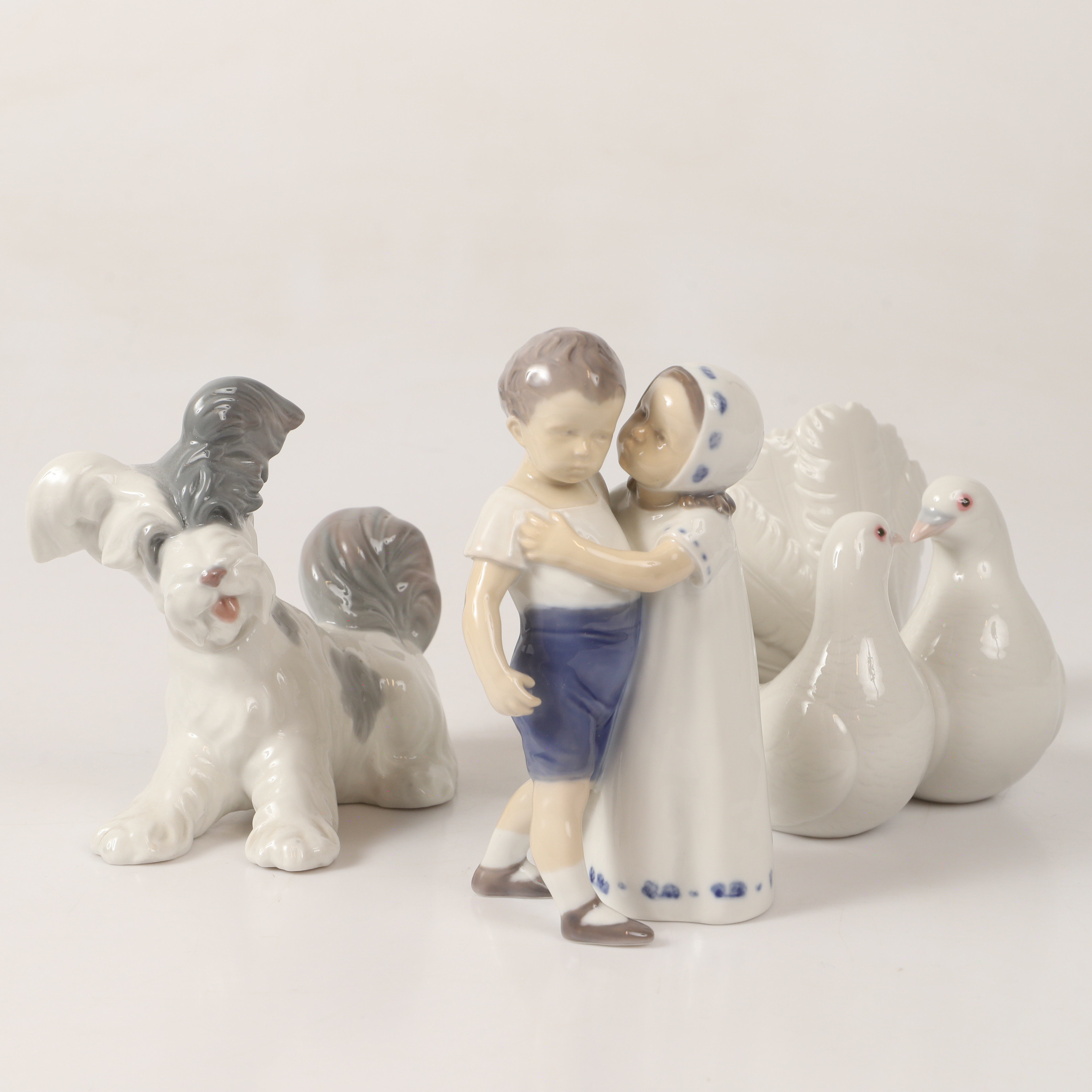 FIGURINER, 3 stycken, porslin, Lladro samt Bing & Gröndahl.