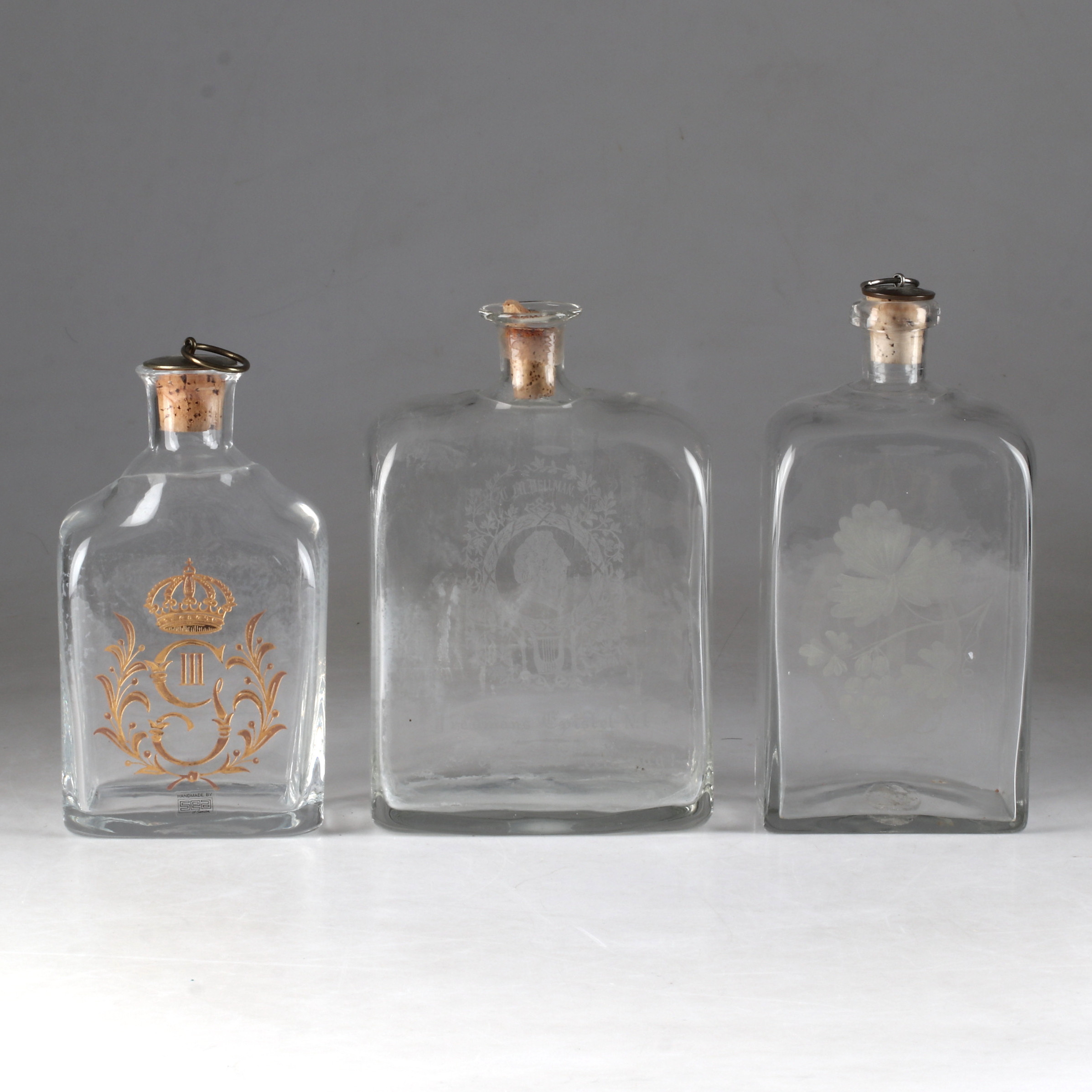 PLUNTOR, 3 st, glas, etsad dekor, bl.a. Bellman. 1900-tal.