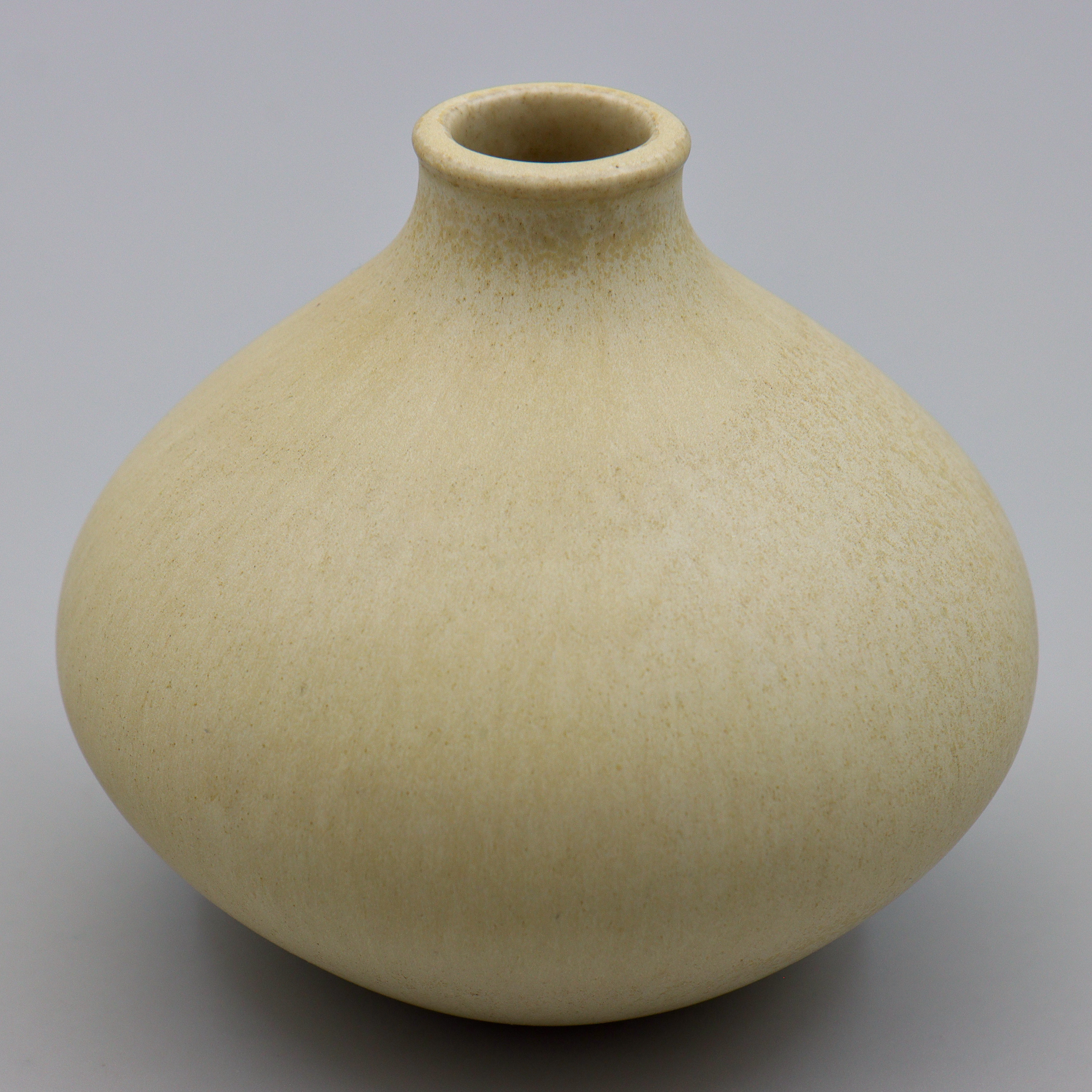STIG LINDBERG. VAS "VITRIN", GUSTAVSBERG, STENGODS, 1900-TALETS MITT.