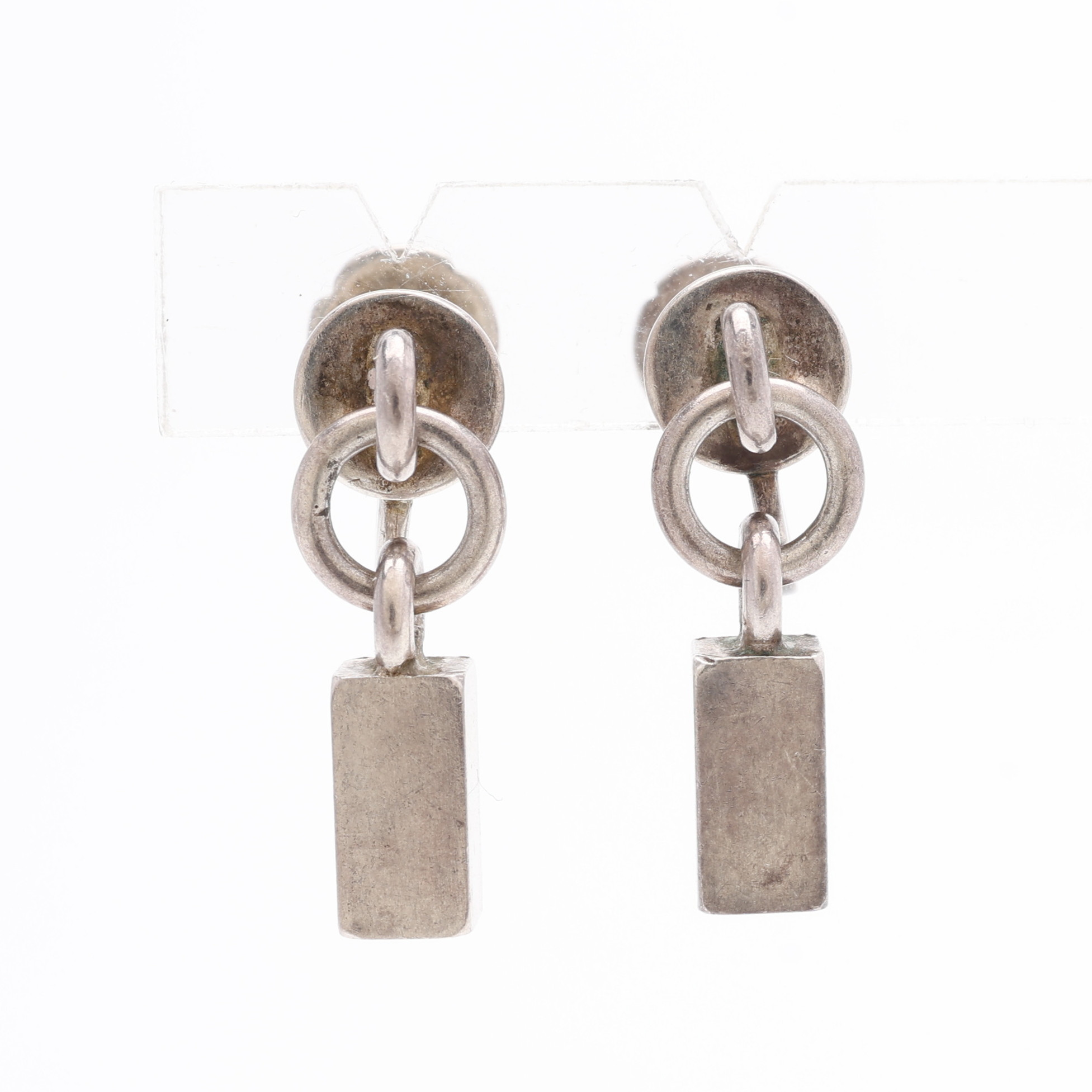 WIWEN NILSSON. ÖRHÄNGEN, TVÅ STYCKEN, SILVER, LUND 1955-58.
