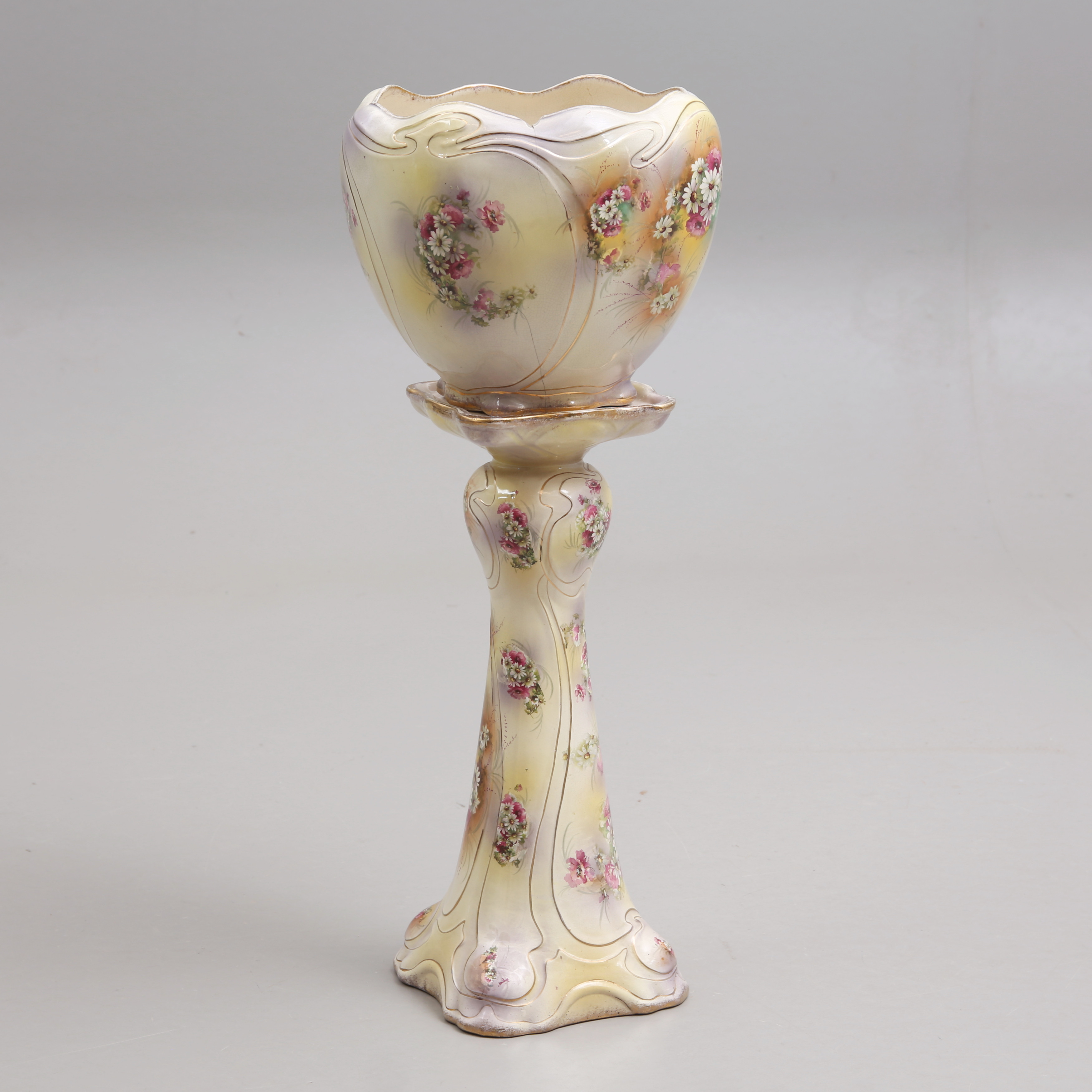 YTTERFODER med PIEDESTAL, porslin, 1900-talets första hälft.