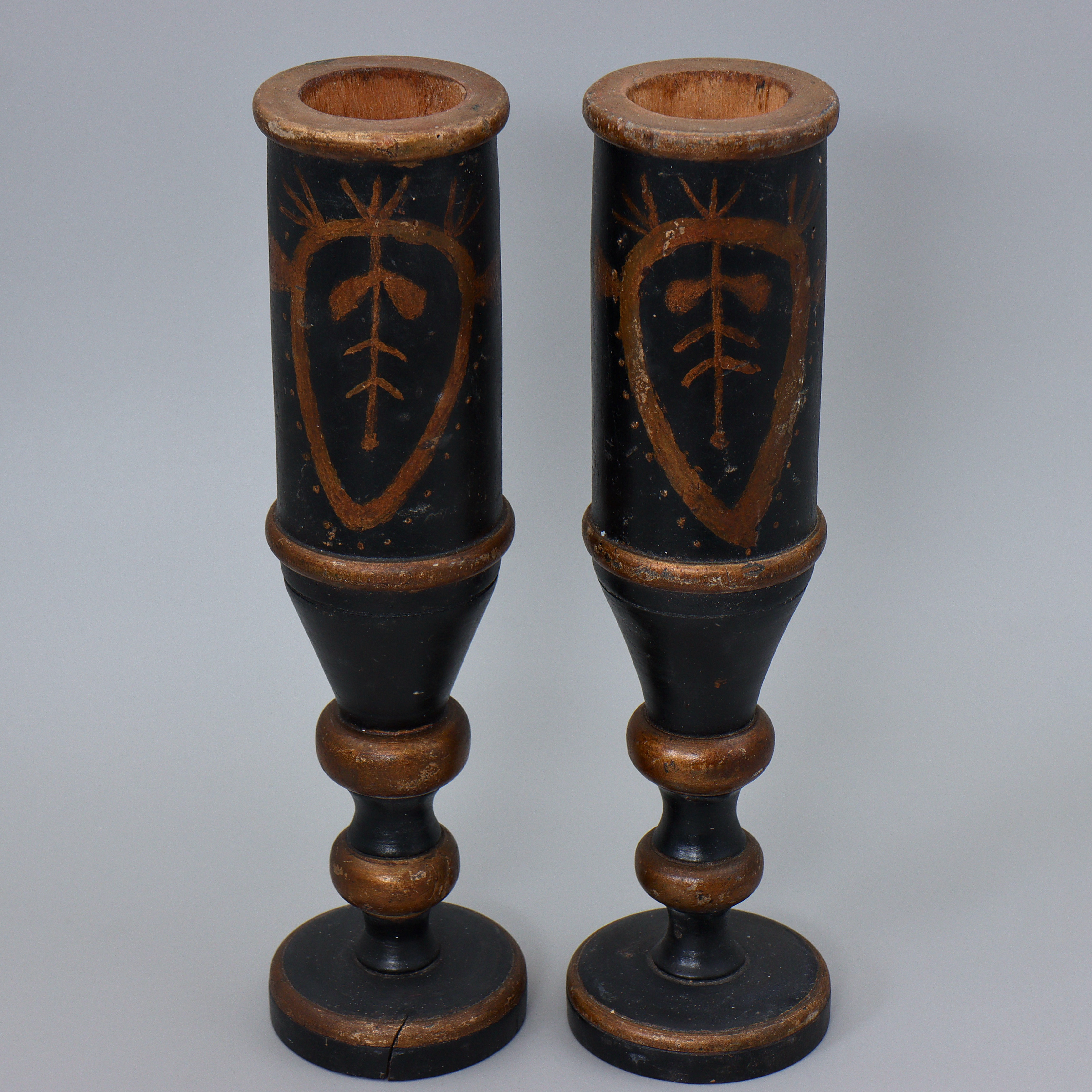 PARET LJUSSTAKAR (34,5cm) BEMÅLAT TRÄ, ALLMOGE, 1800/1900-TAL.
