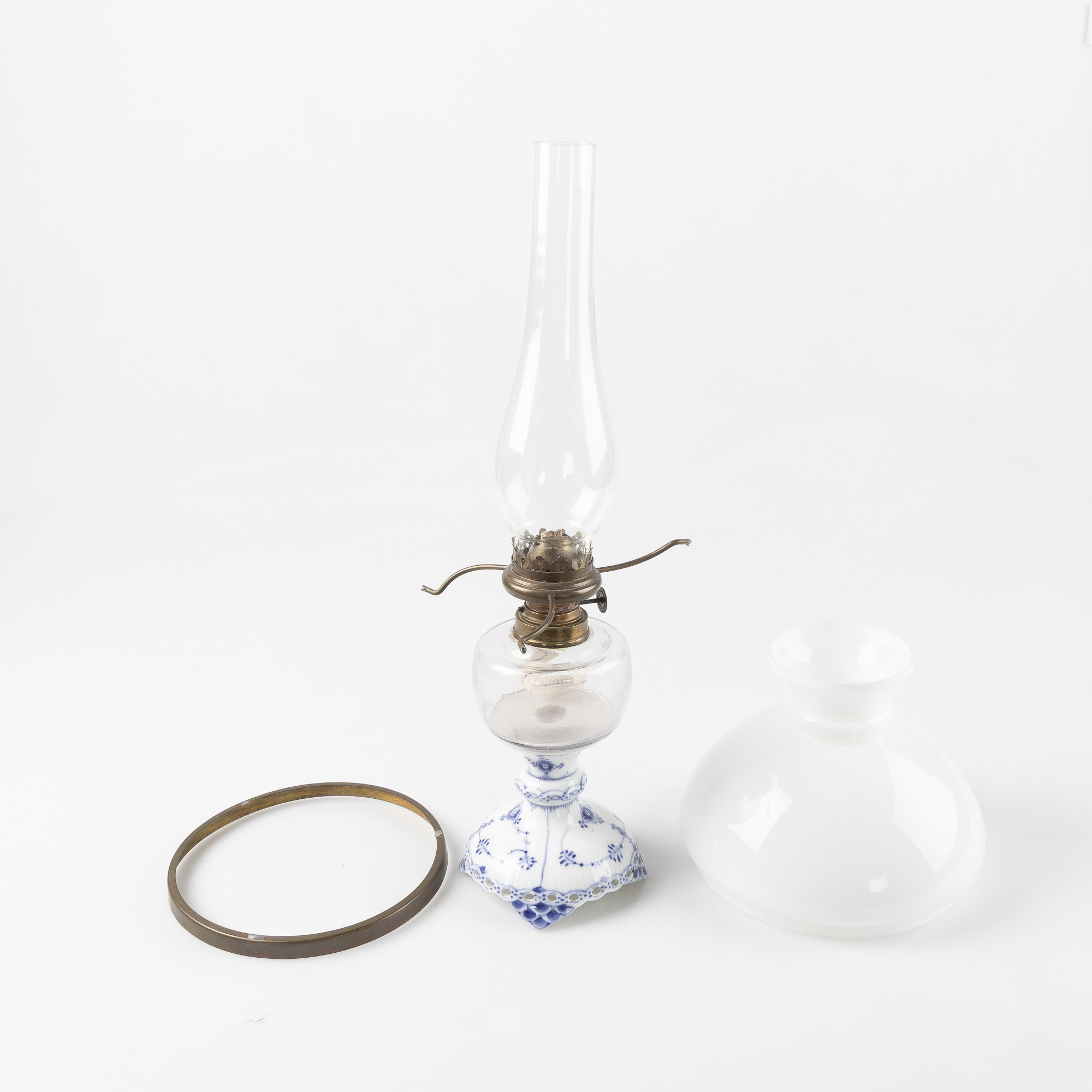 BORDSFOTOGENLAMPA, "Musselmalet", omgjord från ljusstake, Royal Copenhagen.