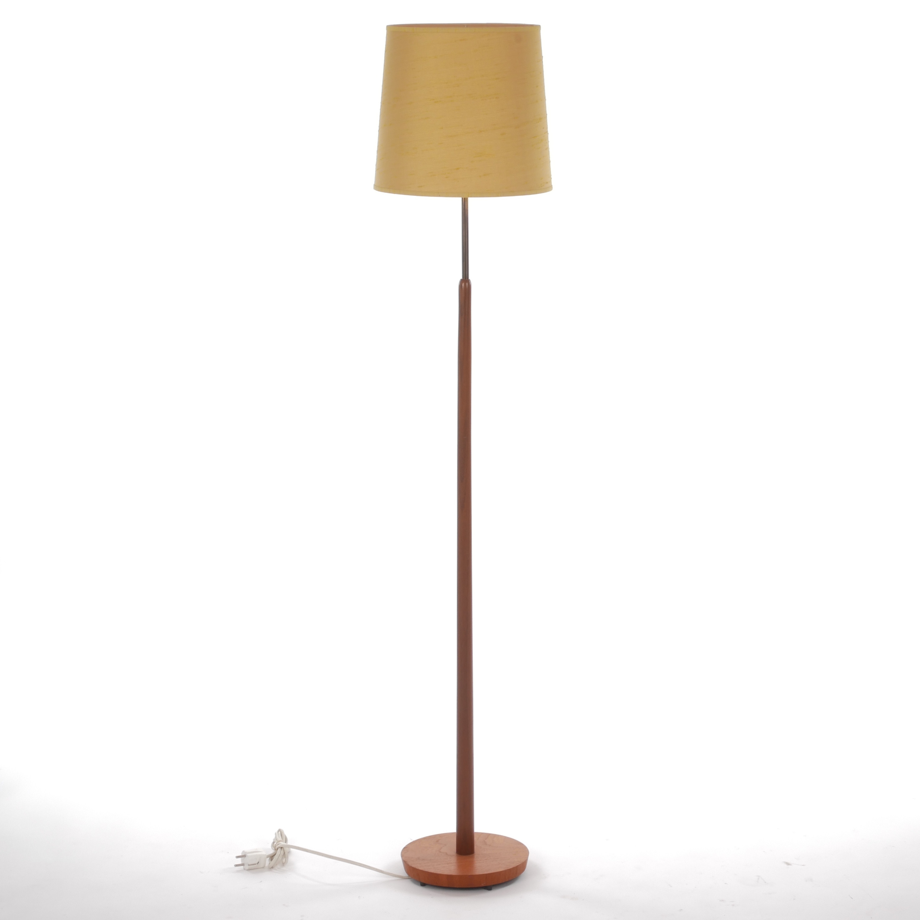 GOLVLAMPA, teak och mässing, Nybro Armaturfabrik, NAF, 1960-tal.