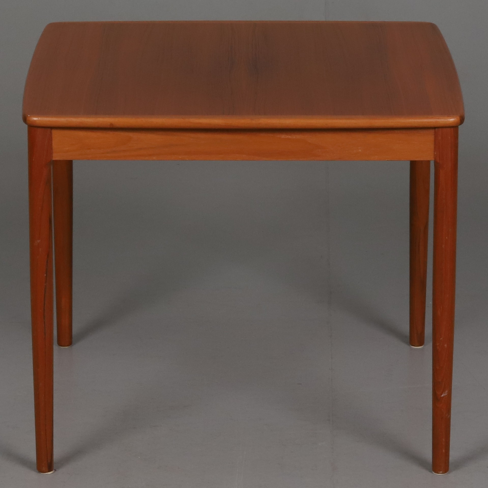 YNGVAR SANDSTRÖM. SIDOBORD. Brännmärkt Säffle Möbelfabrik, omkring 1960-tal.