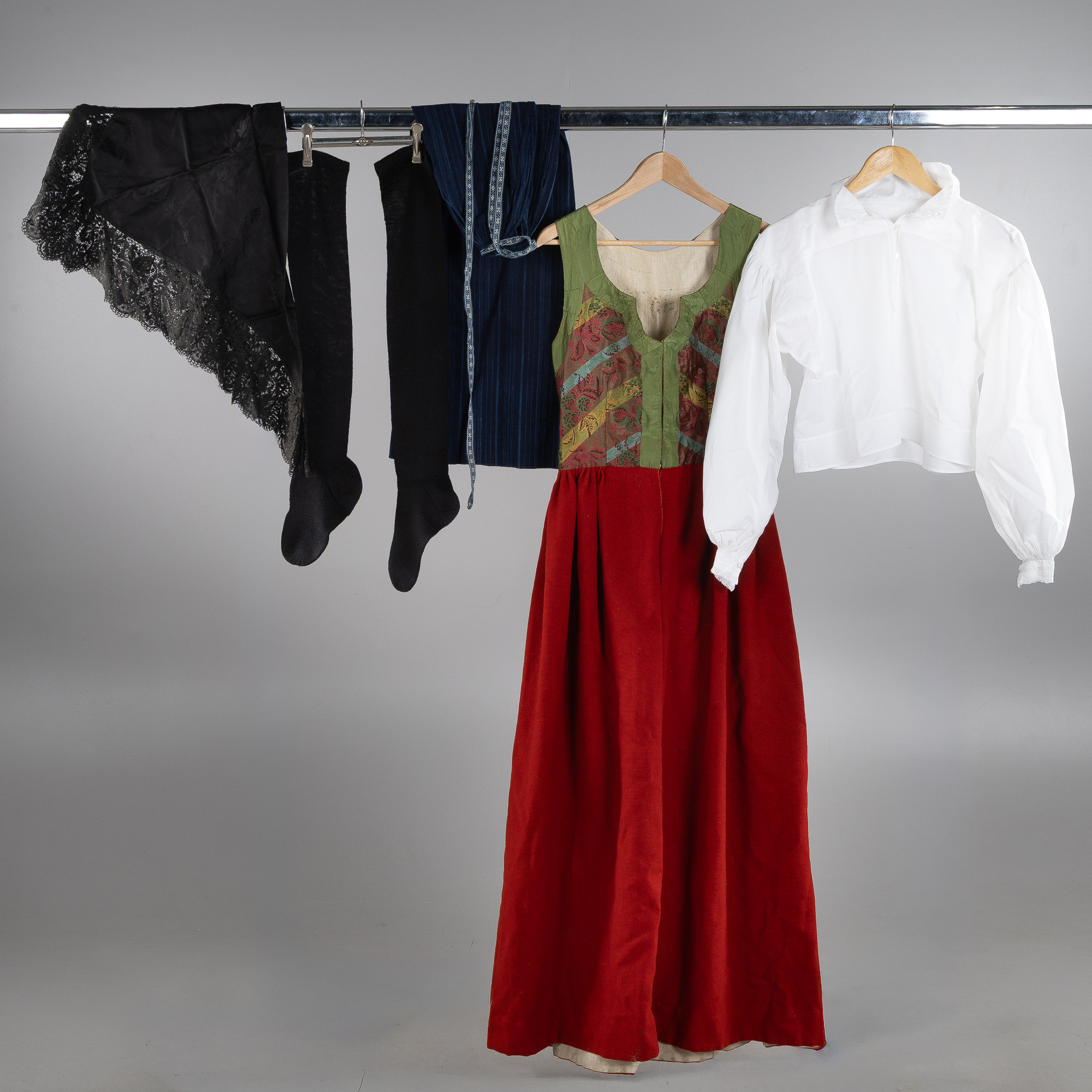 HÄRADSDRÄKT / FOLKDRÄKT, Ingelstad, 1900-talets första hälft / mitt med äldre delar.