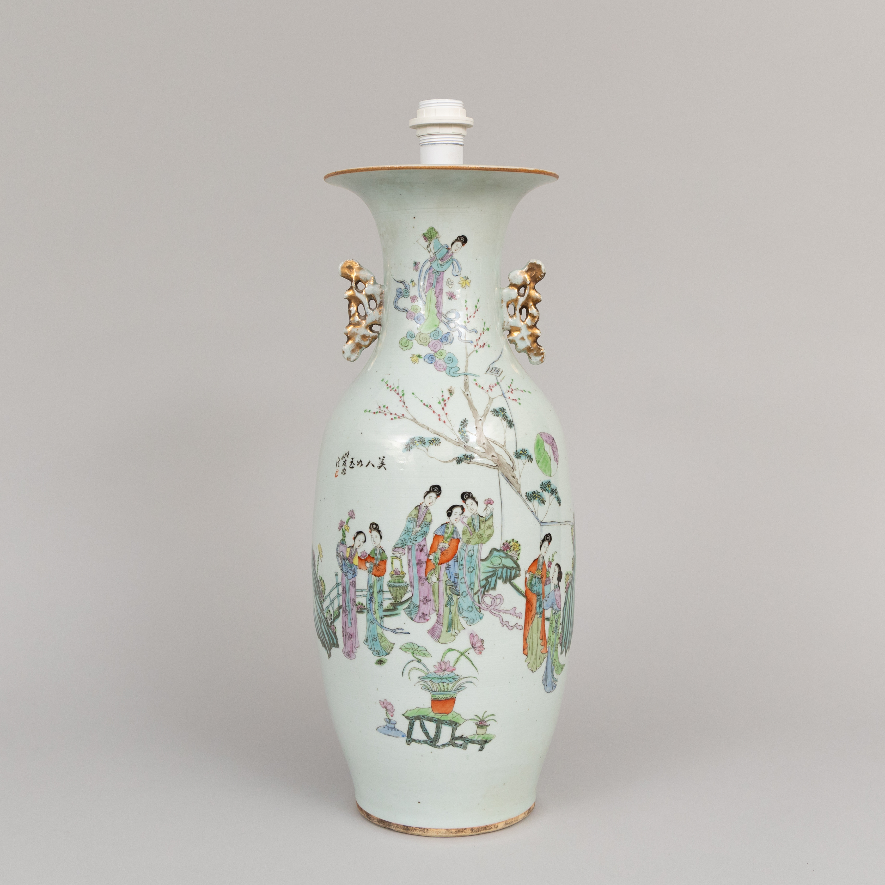 GOLVLAMPA, porslin, omkring 1900, Kina.