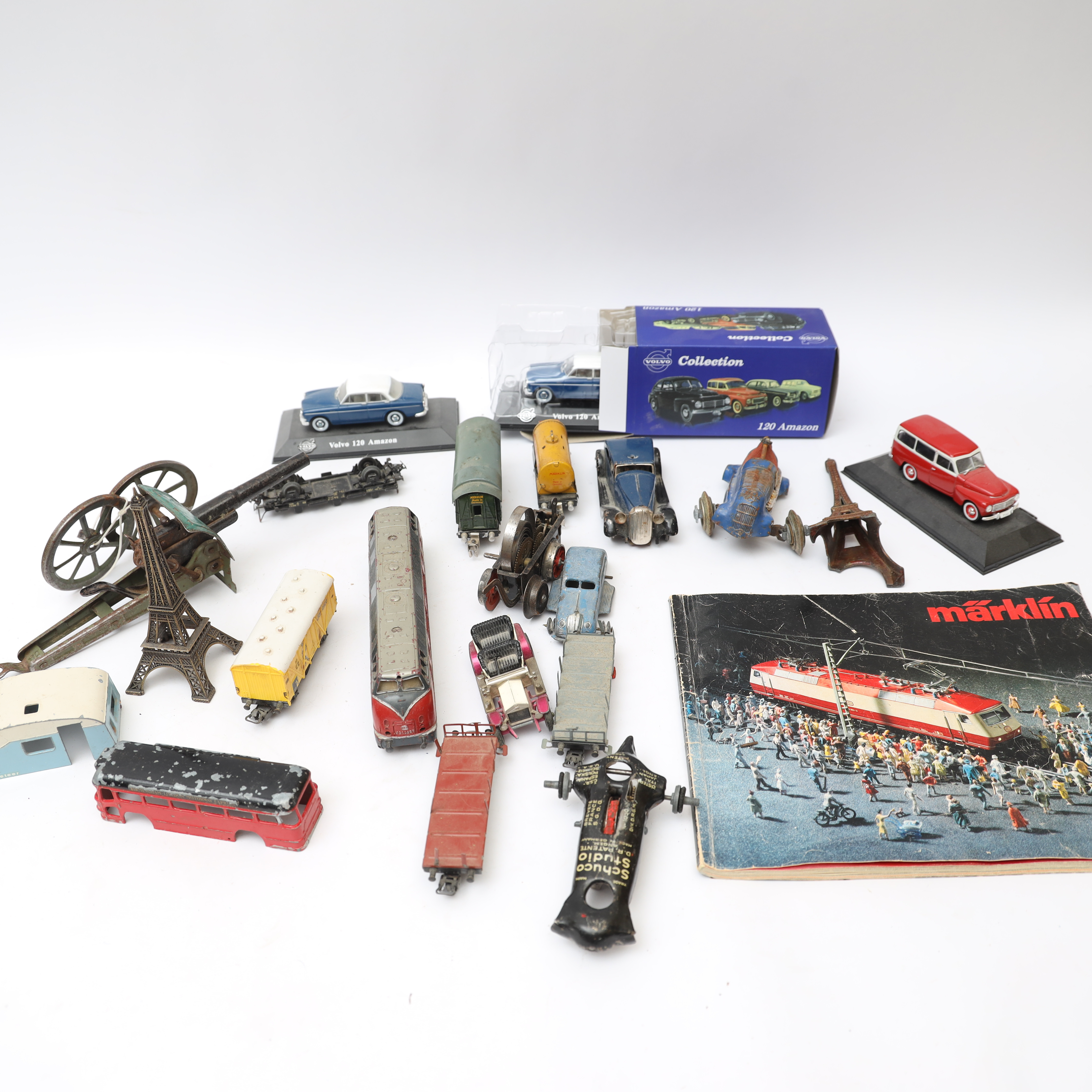 ÄLDRE PLÅTLEKSAKER, bilar, mimic toys, samlarbilar volvo, kanon med mera.