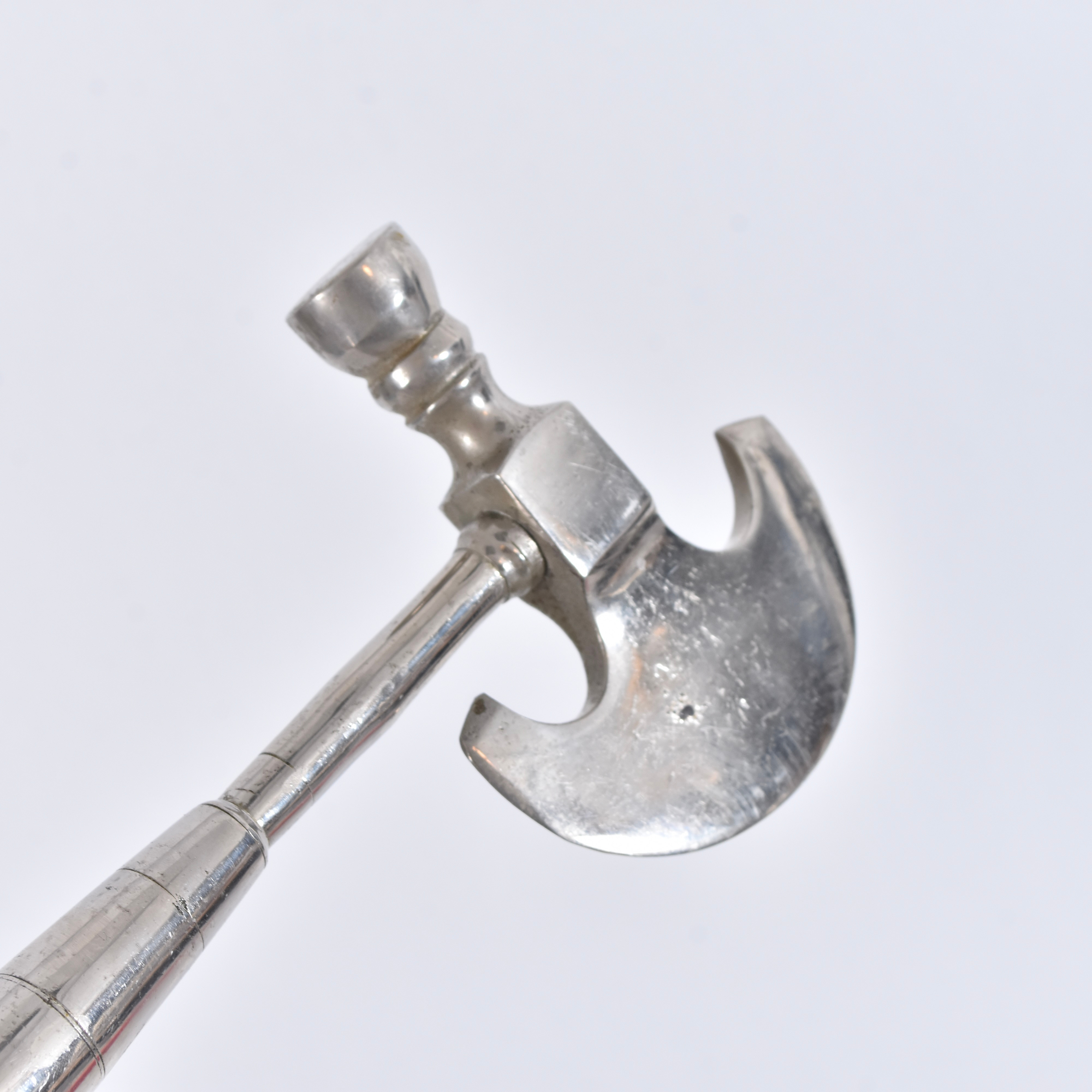 SOCKERYXA, kromad metall med träskaft.