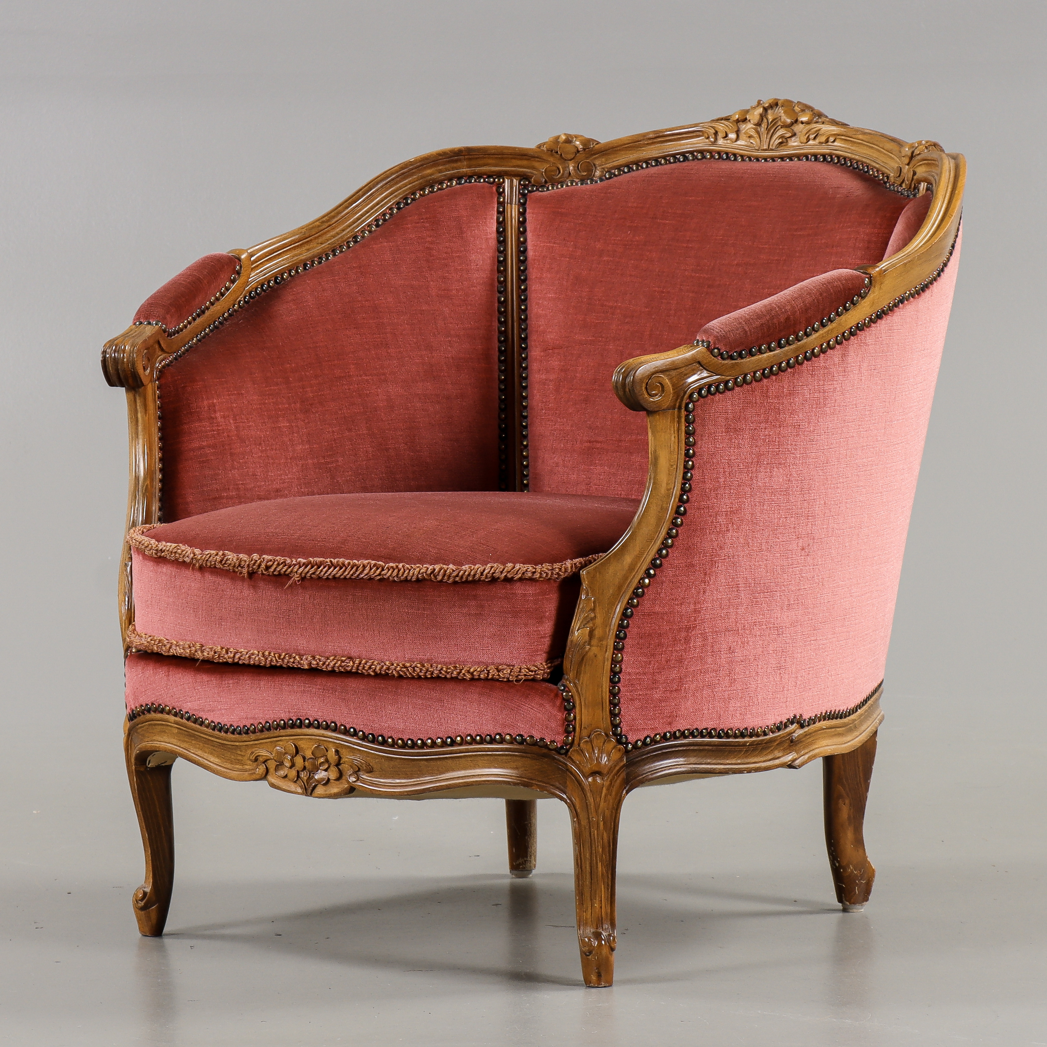 BERGÈRE Rokokostil, Valnöt med plyschklädsel, 1900-talets andra hälft.