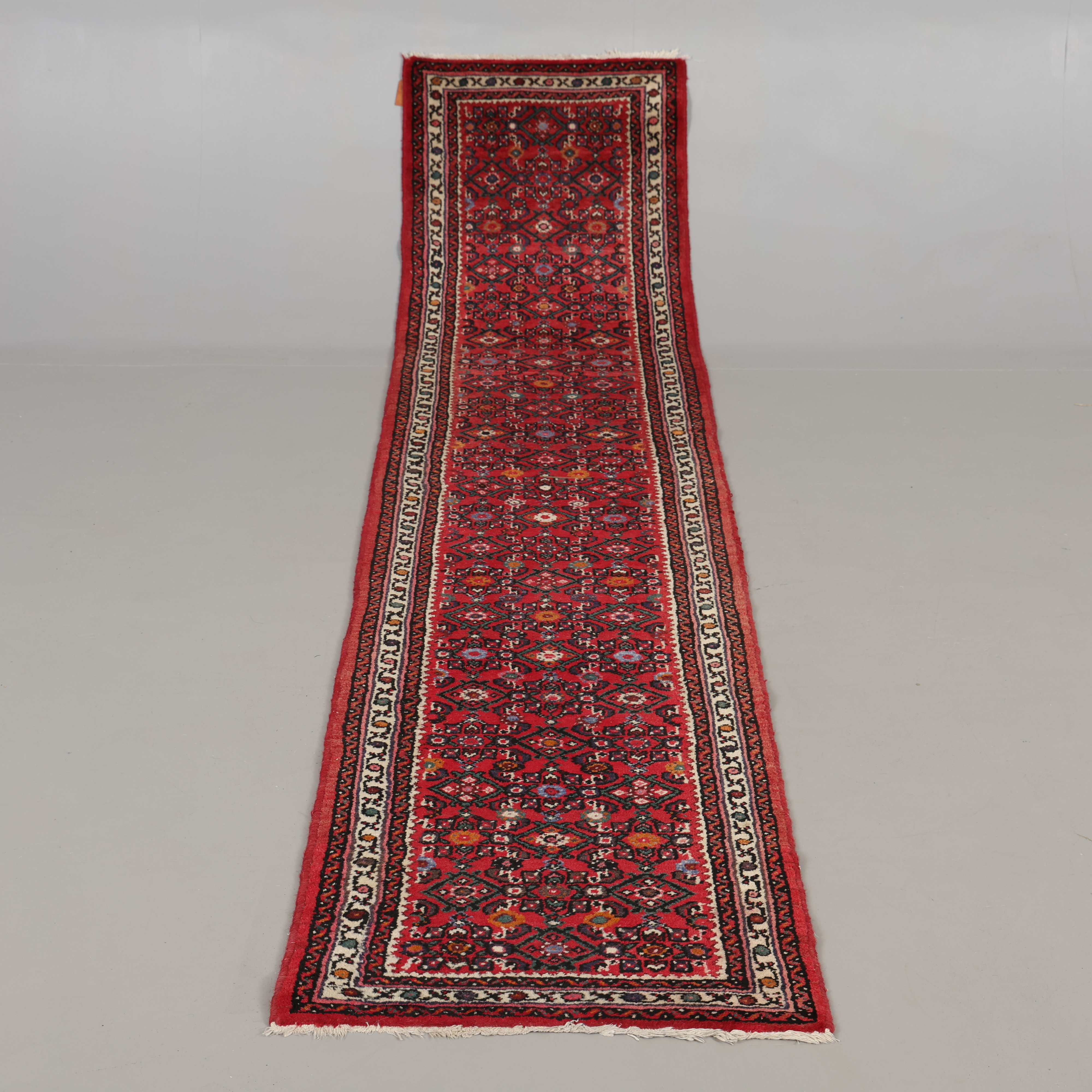GALLERIMATTA, Hamadan, 320x70 cm.