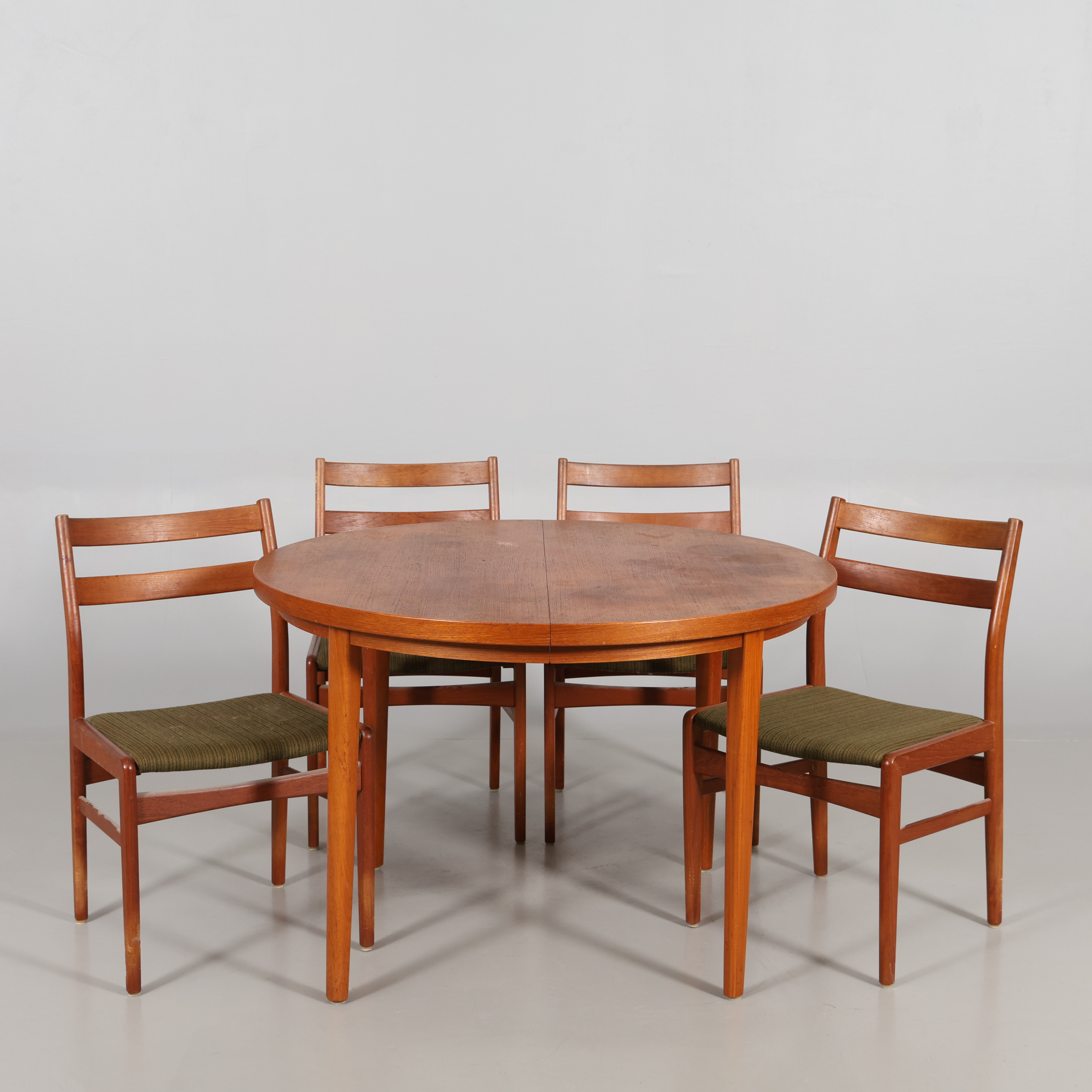 MATSALSGRUPP 5 delar teak 1900-talets mitt.