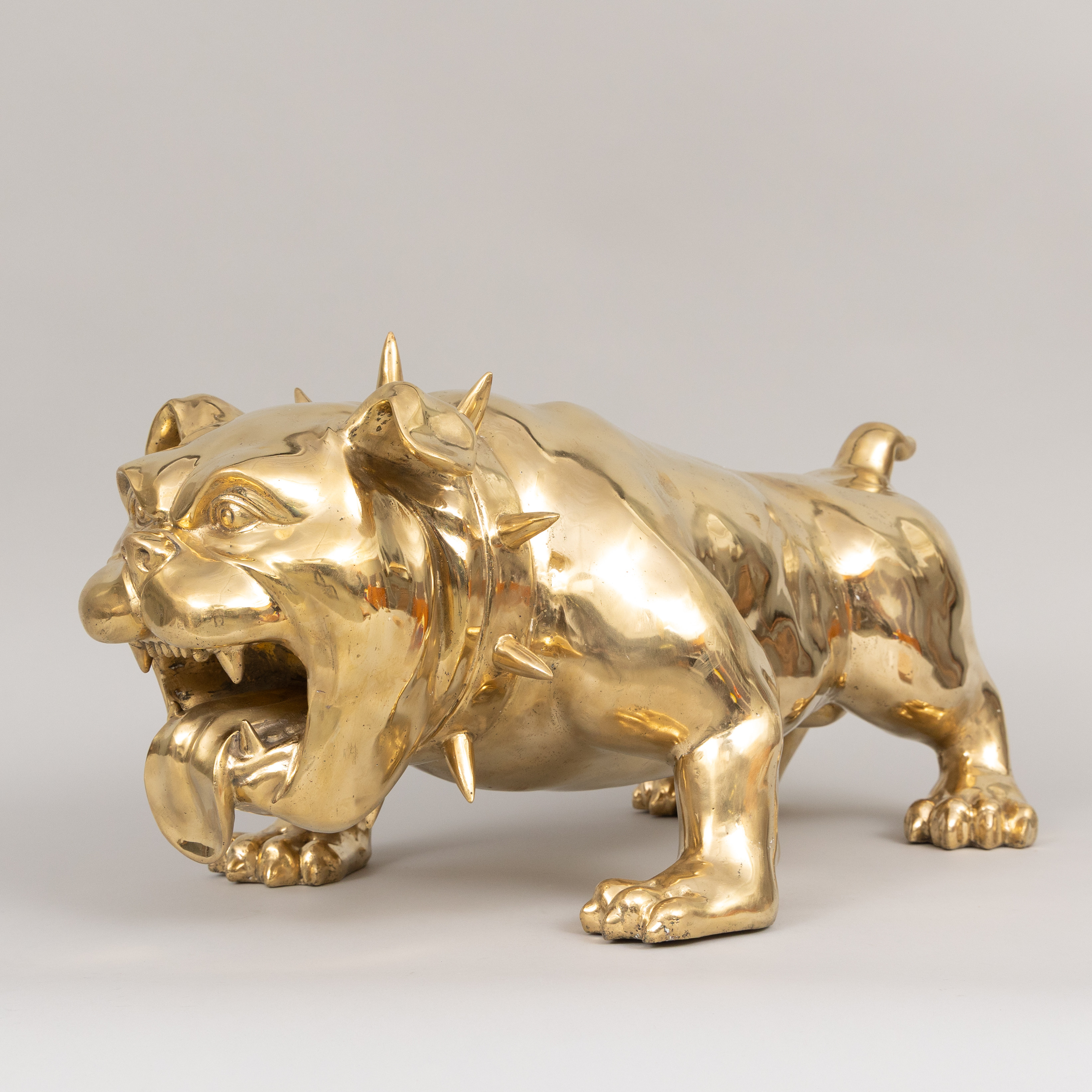 ART PEOPLE GALLERY. Skulptur, , "Bulldog", guldpatinerad brons, Stämplad APG.
