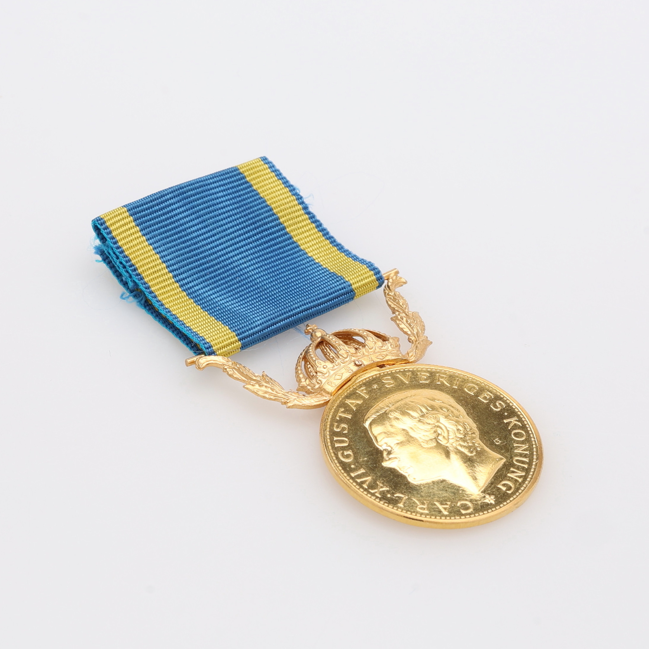 FÖRTJÄNSTMEDALJ, 18 och 23 k guld, 13,3 g.