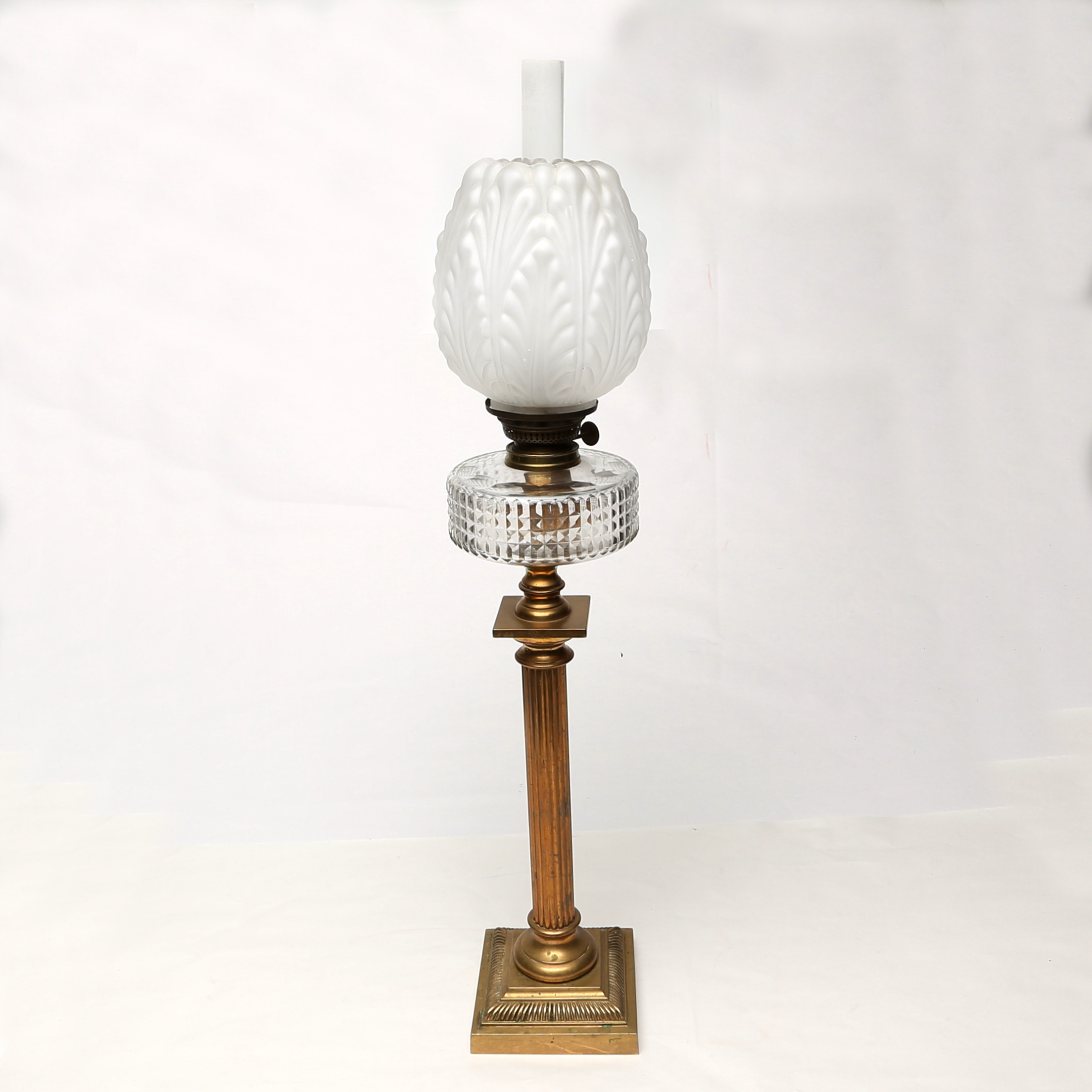 BORDSFOTOGENLAMPA, glas/metall, sekelskiftet 1900.