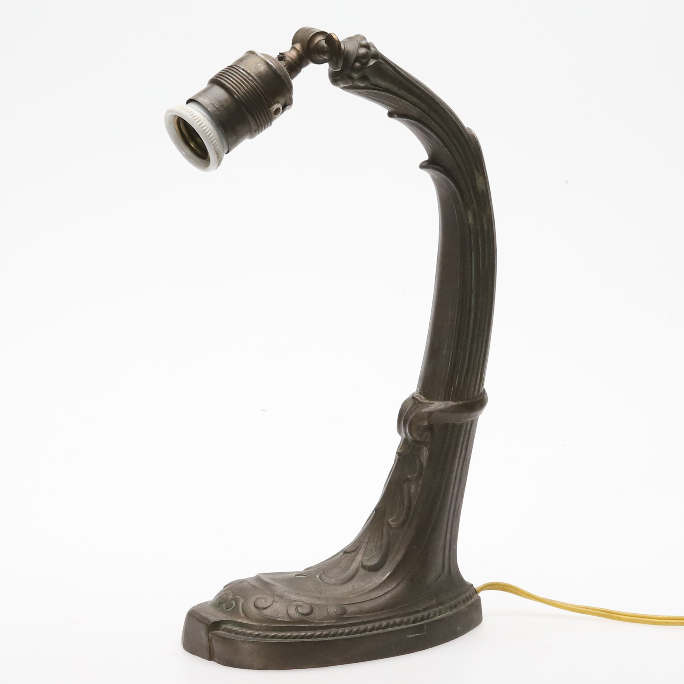 BORDSLAMPA/VÄGGLAMPA. Malm, jugend, tidigt 1900-tal.