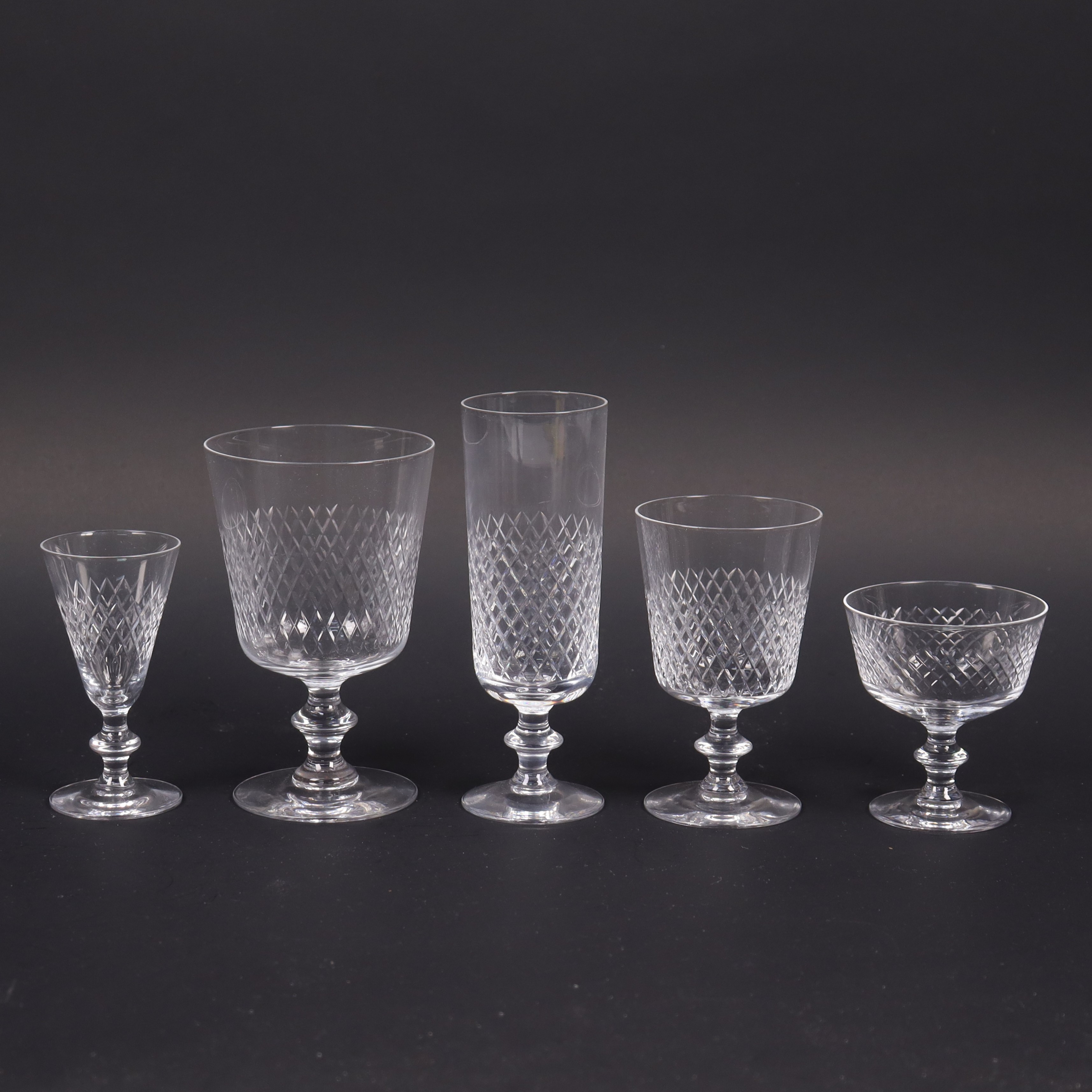 VICKE LINDSTRAND. "Diamant", glasservis, Kosta, 47 delar.
