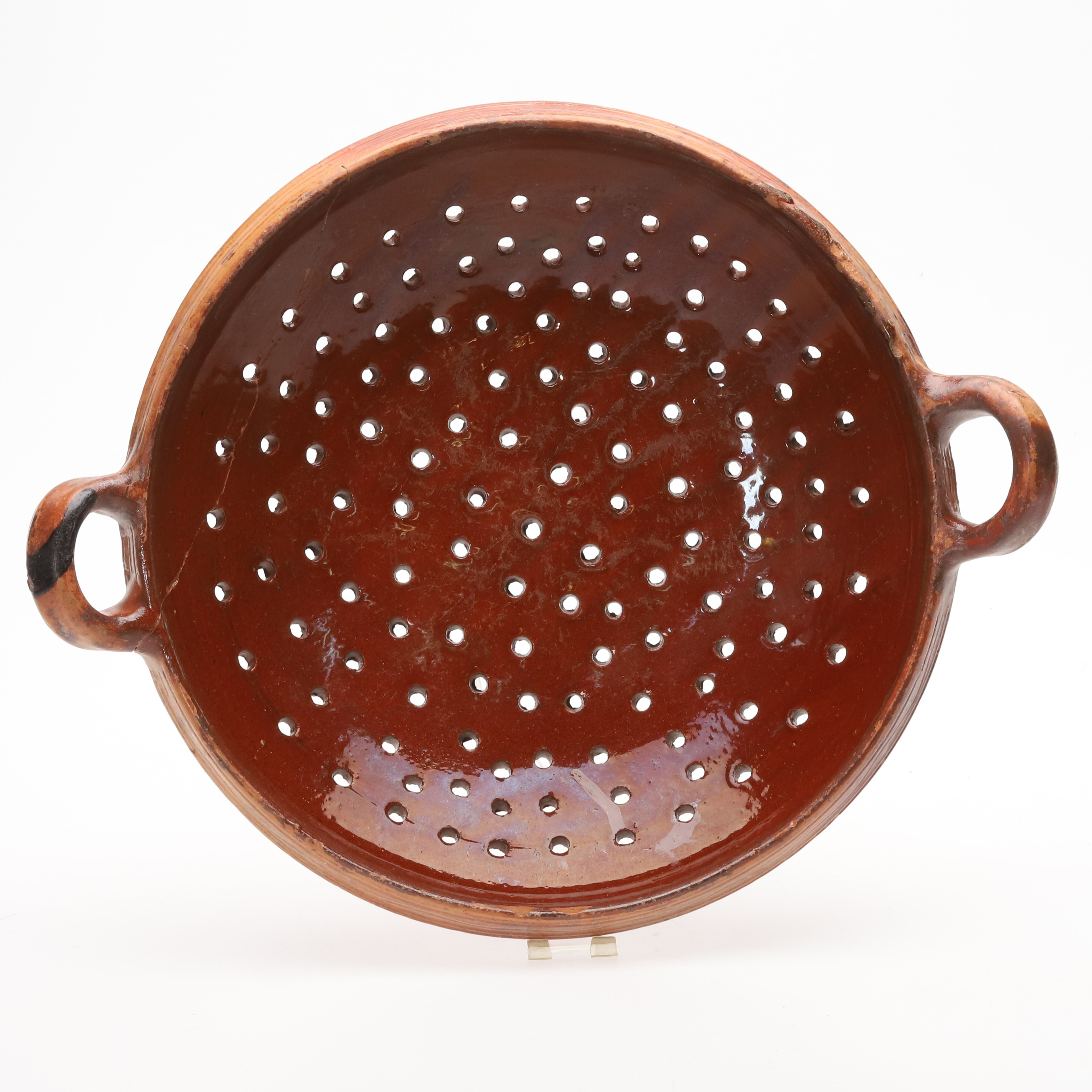 SIL med HÄNKLAR. Delvist glaserat lergods, 1800-tal.