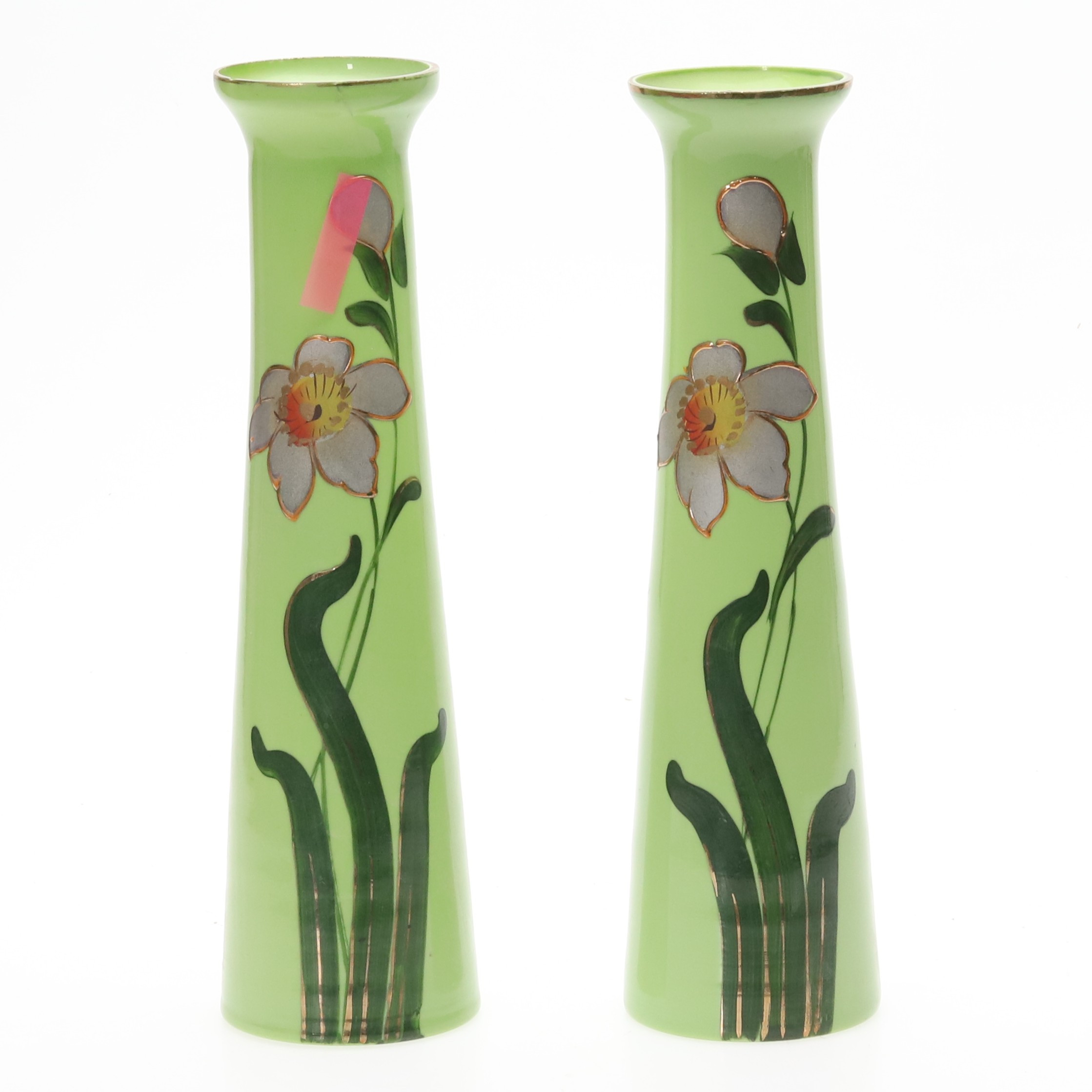 VASER. Ett par. Blomsterdekor på skirt grönt glas, jugend, omkring 1900.