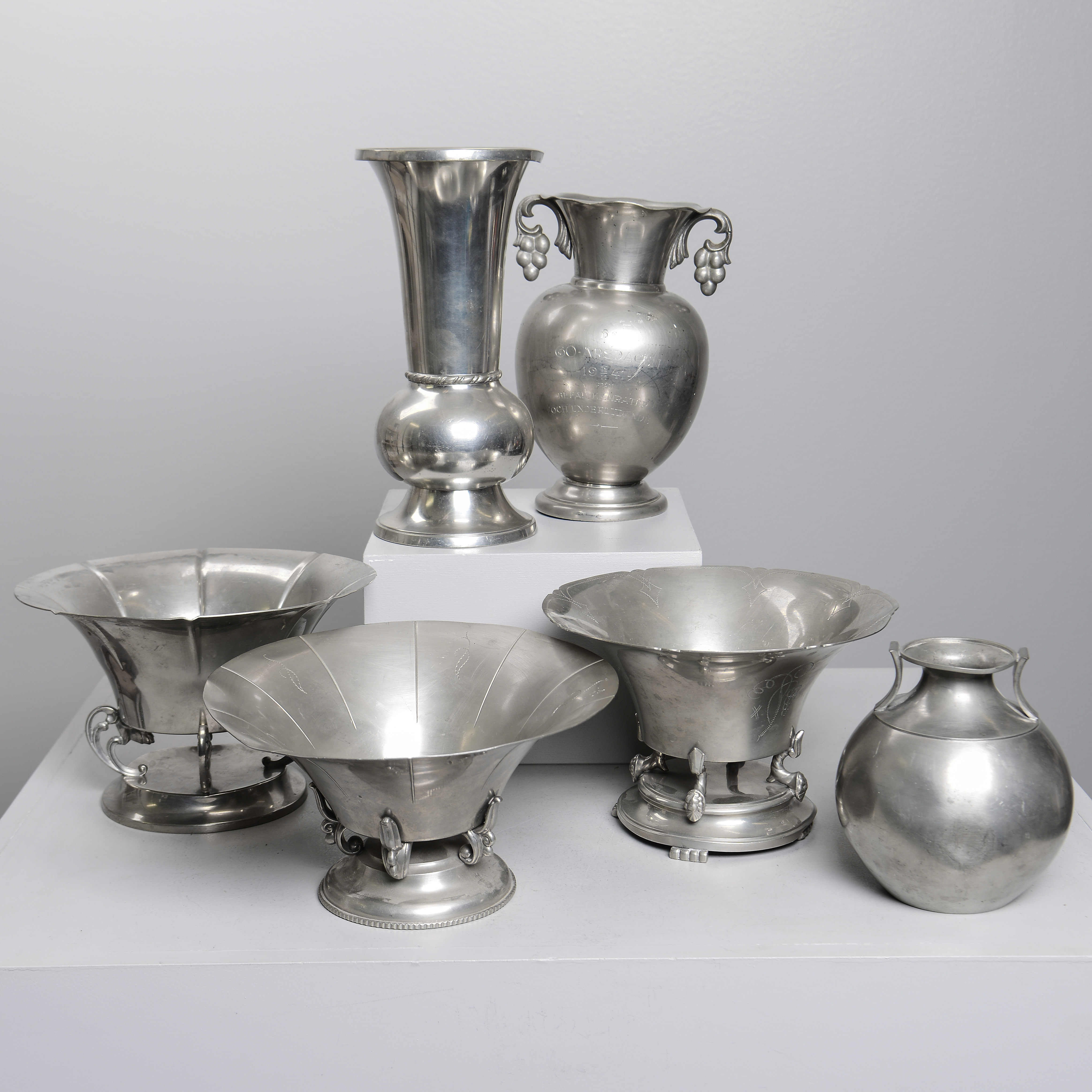 VASER & UPPSATSSKÅLAR, 6 st, tenn, art déco, 1920/1930-tal.