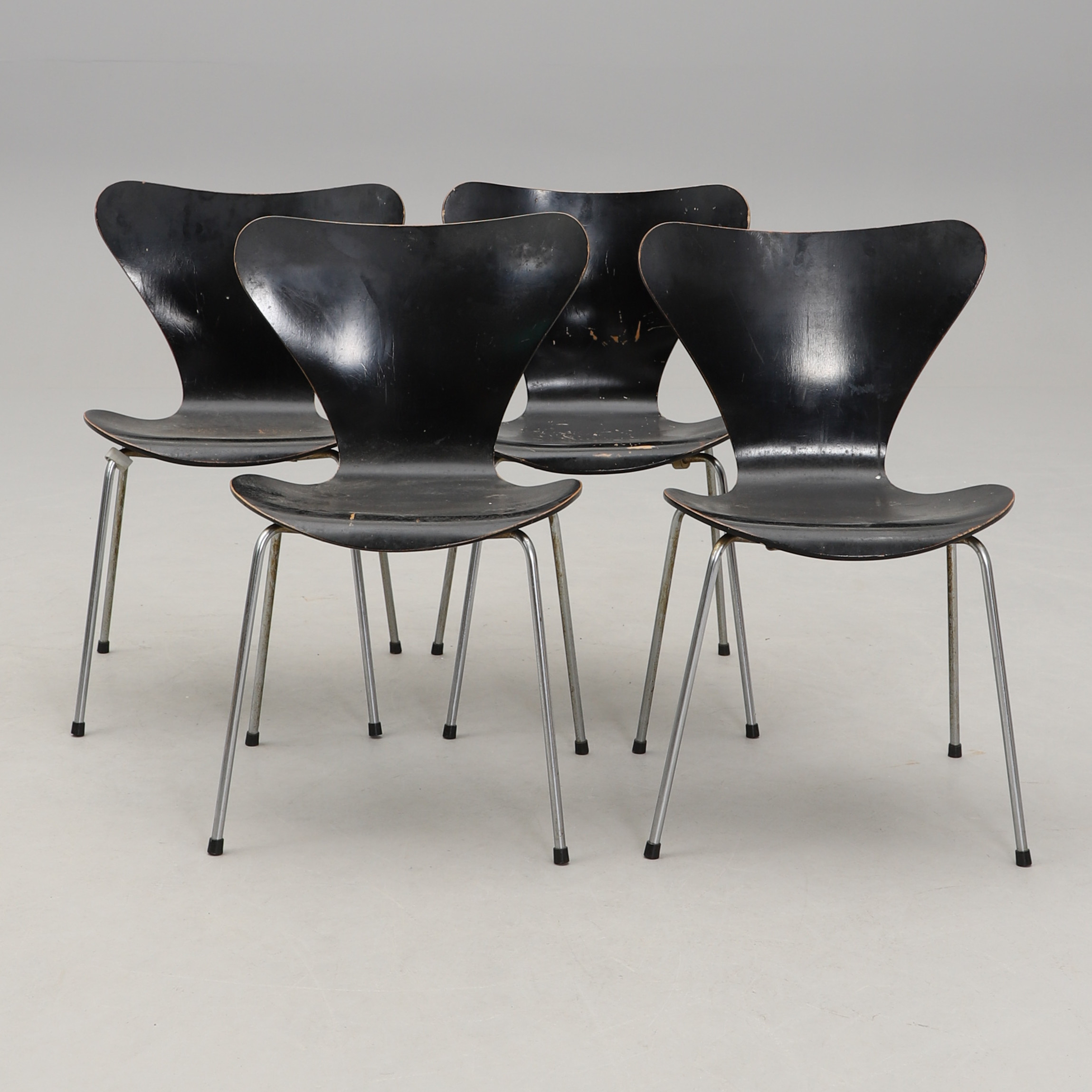 ARNE JACOBSEN. STOLAR, 4 st, "Sjuan", Fritz Hansen, Danmark.