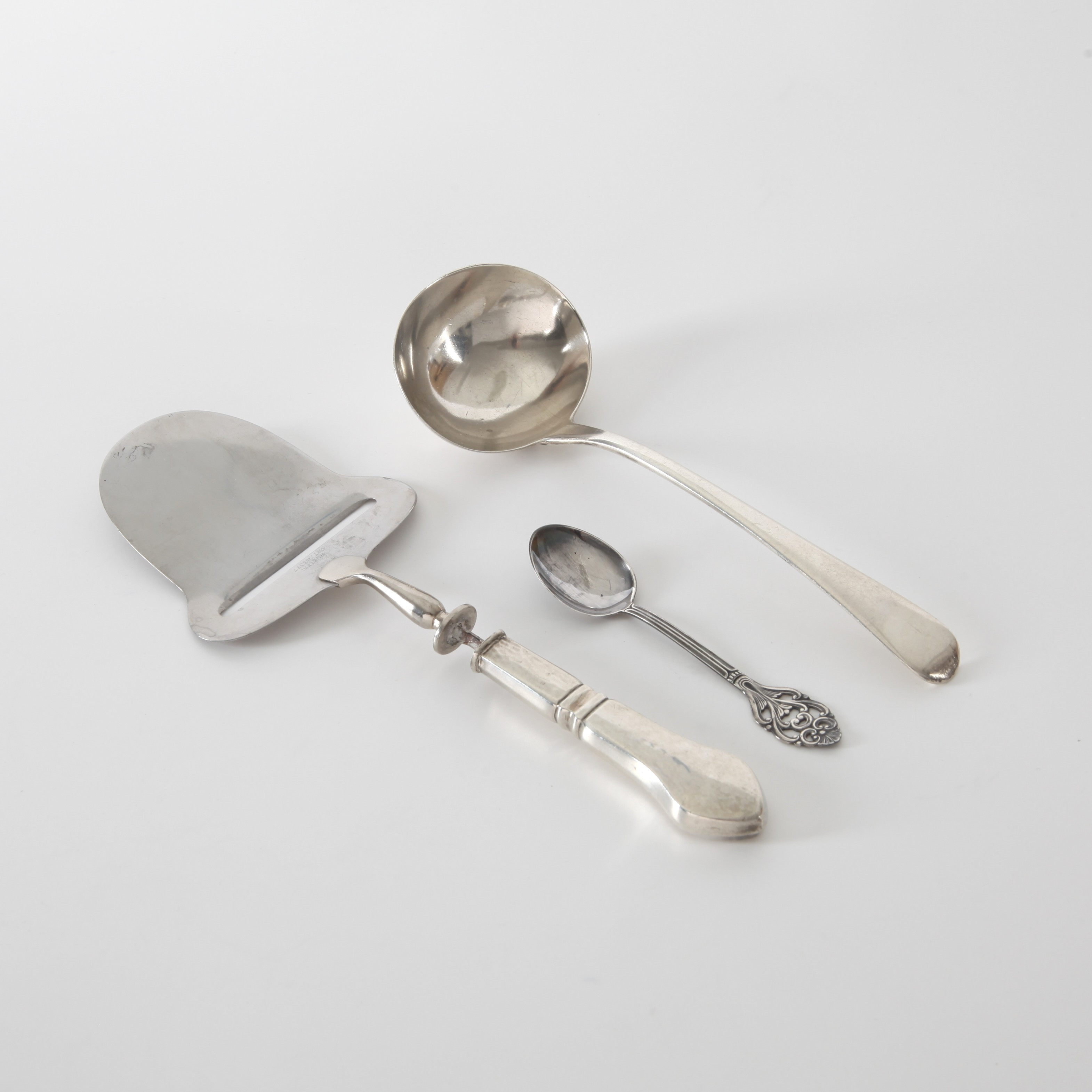 SILVERFÖREMÅL, 3 delar, England/Danmark/Sverige, 18/1900-tal.
