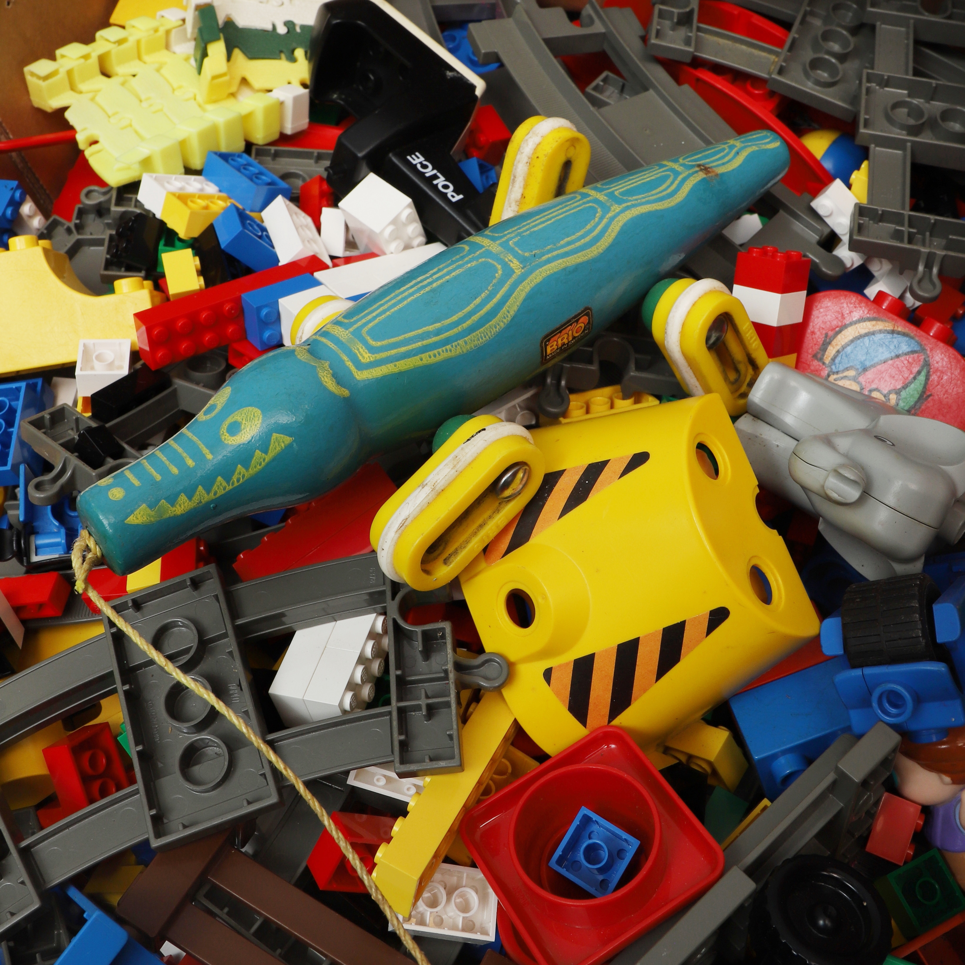 LEKSAKER, parti, mestadels plast, bl.a. Lego.