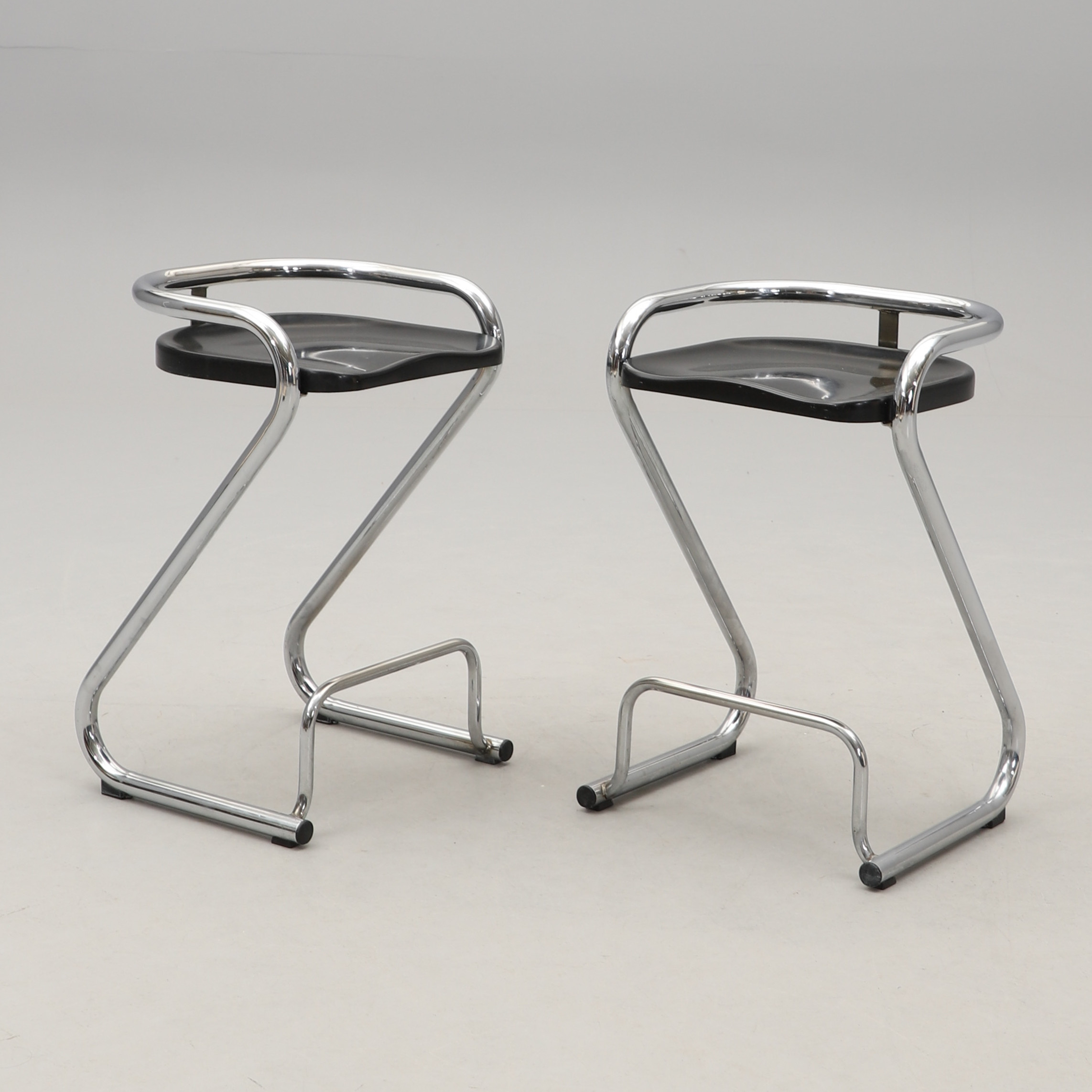 BÖRGE LINDAU & BO LINDECRANTZ. Barstolar, ett par, modell "S70-3", Lammhults.