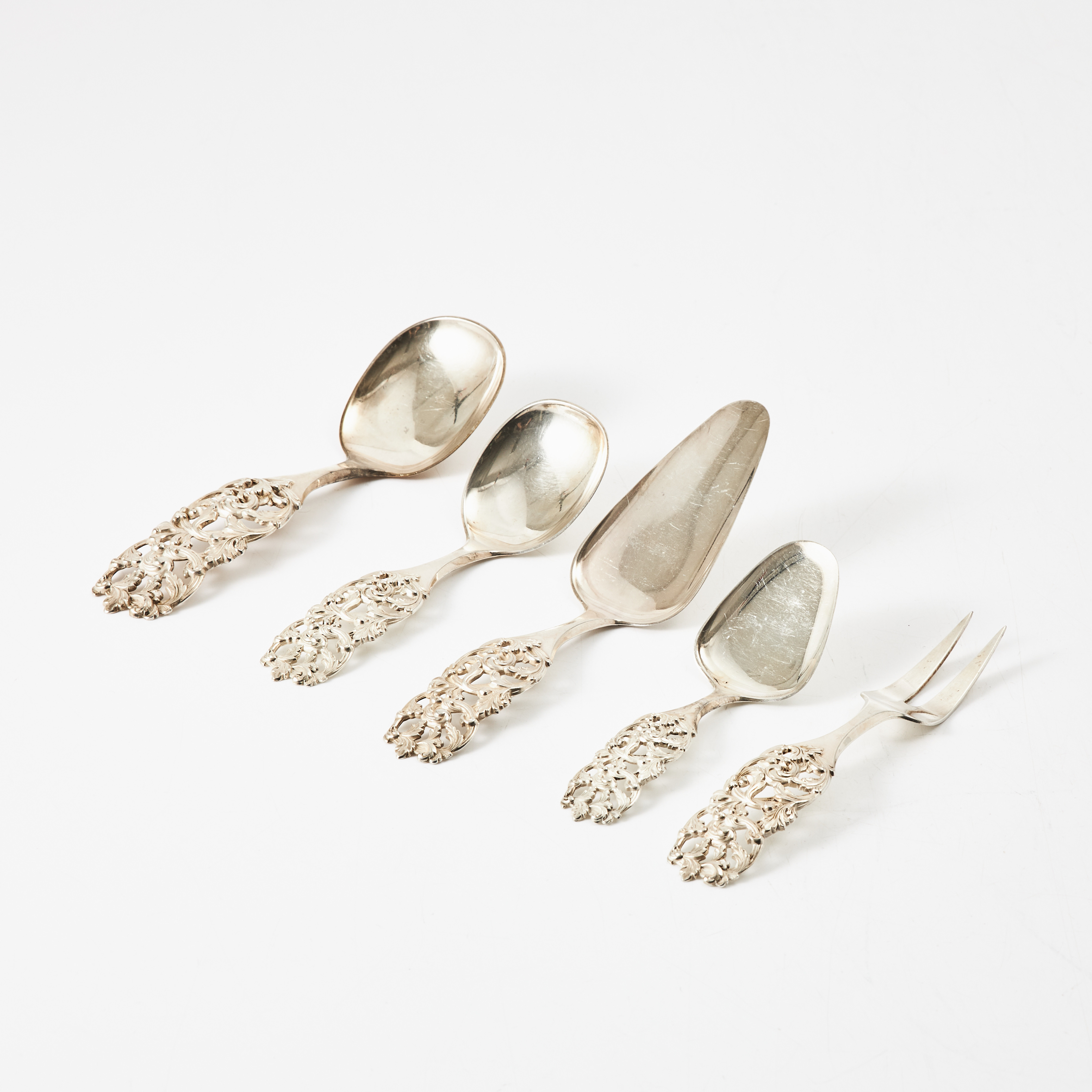 BRÖDERNA LOHNE, "Elvesæter", serveringsbestick, 5 st., silver, Norge, 1900-tal, genombruten dekor efter äldre förlaga av träsnidare Rasmus Elvesæter.