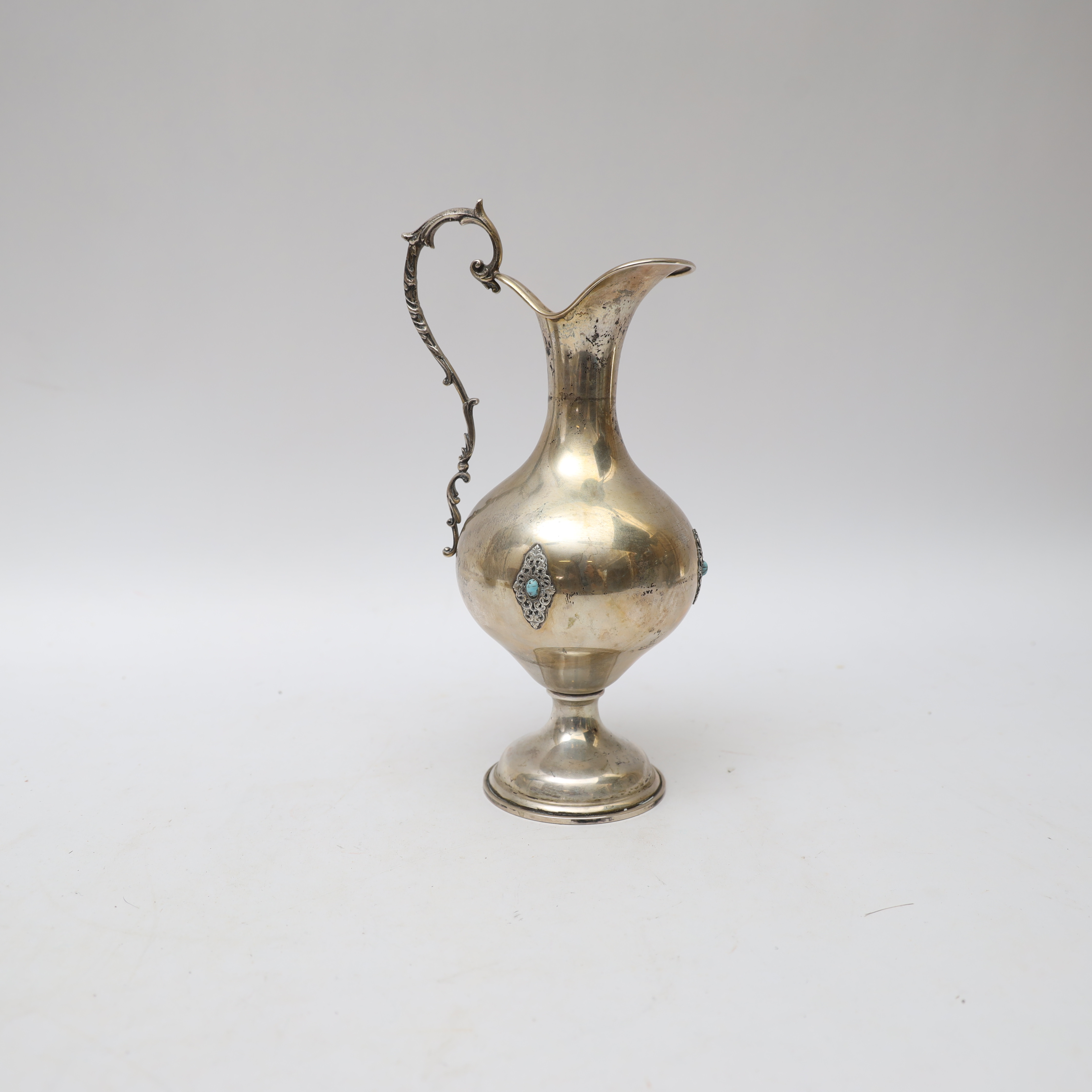 SERVERINGSKANNA, silver, ornamenterad hänkel, infattade dekorer.