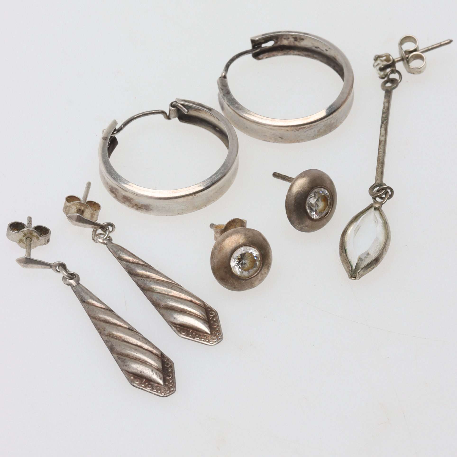 ÖRHÄNGEN, 3 par & ett udda, silver.