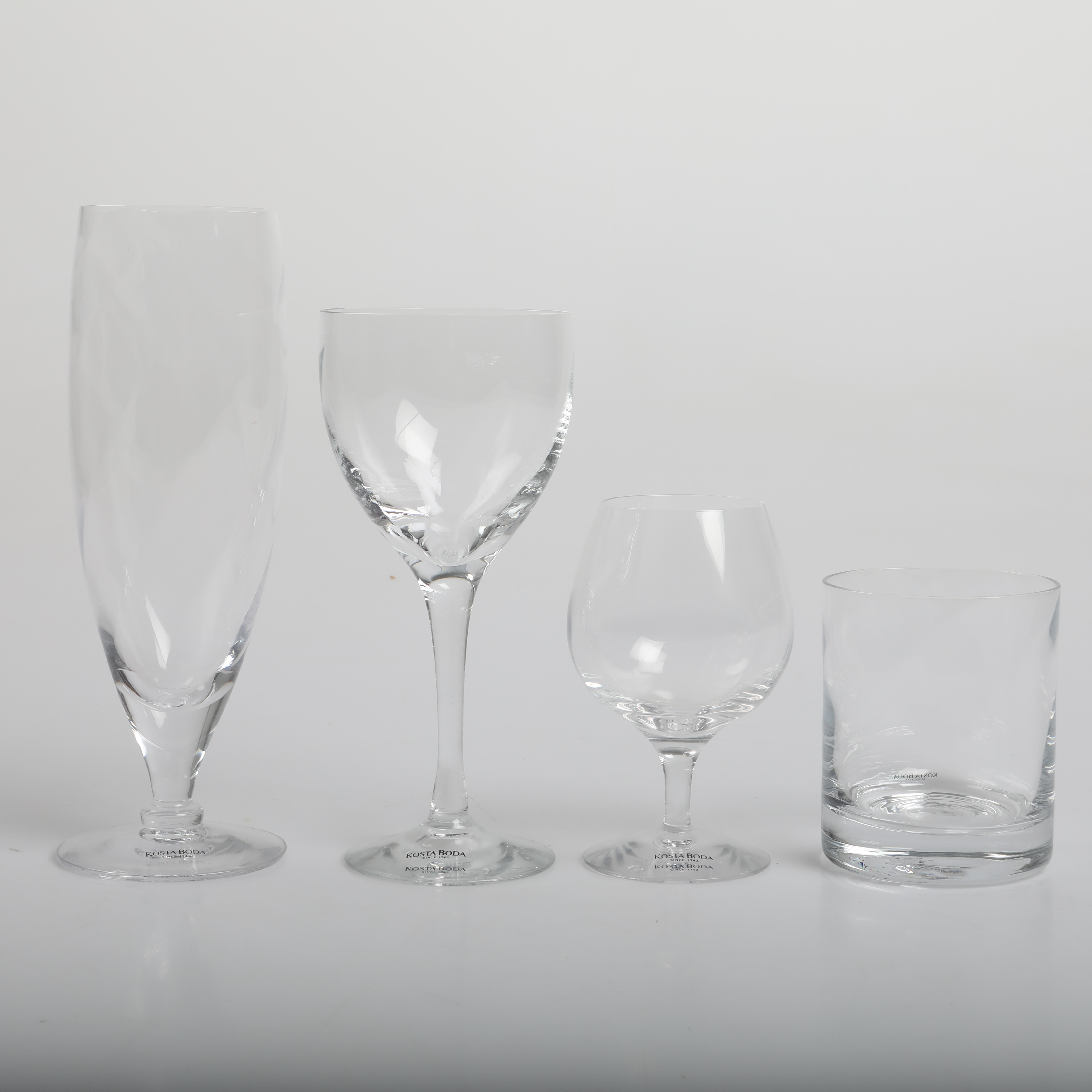 BERTIL VALLIEN. Glasservis, 17 delar, "Chateau", Kosta Boda.