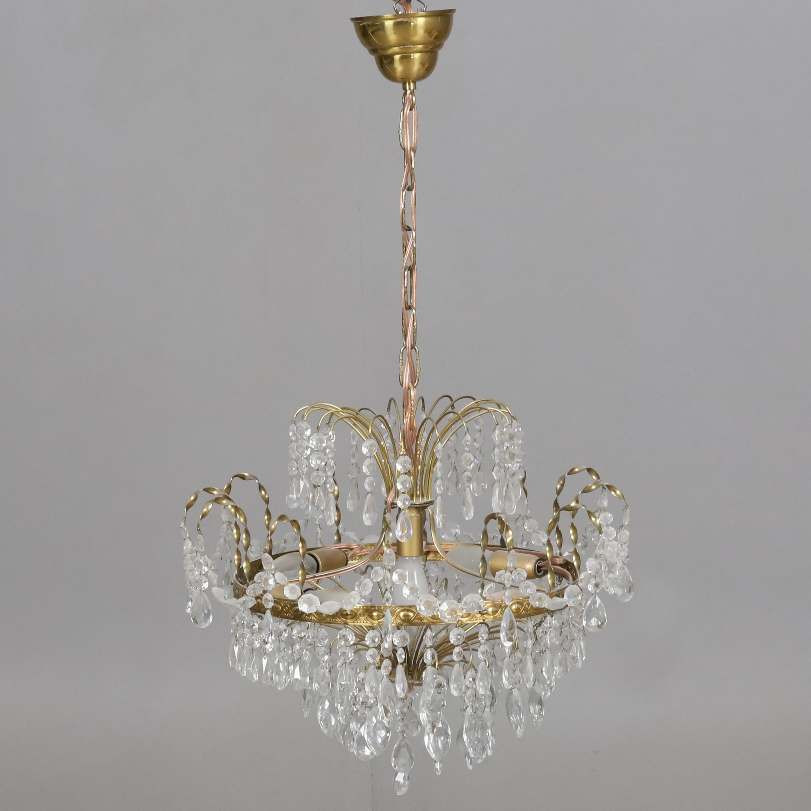 TAKKRONA. Mässing med prismor, 4 ljuspunkter. 1900-talets senare del.